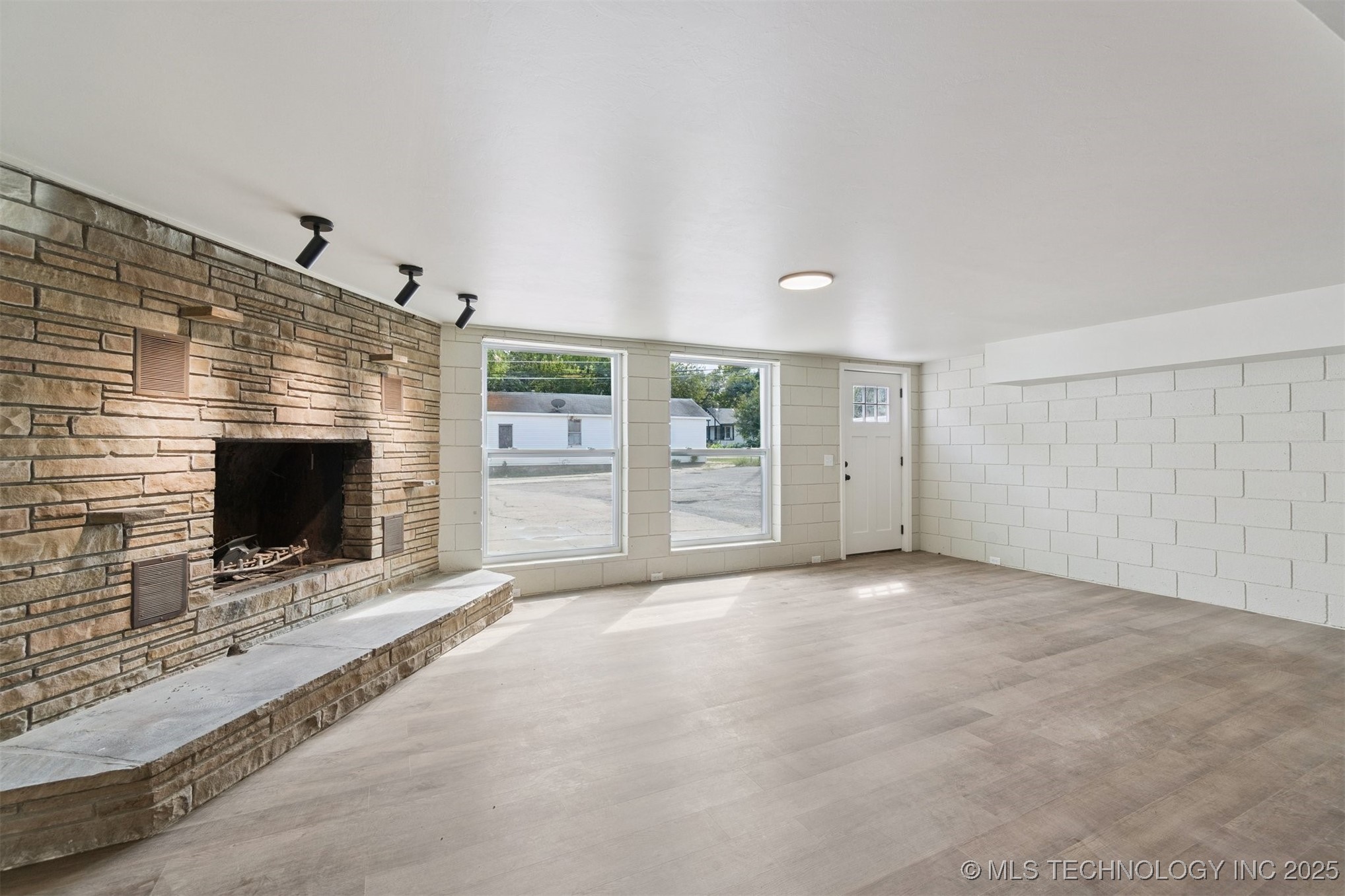 103 E Cherry Street Property Photo 2