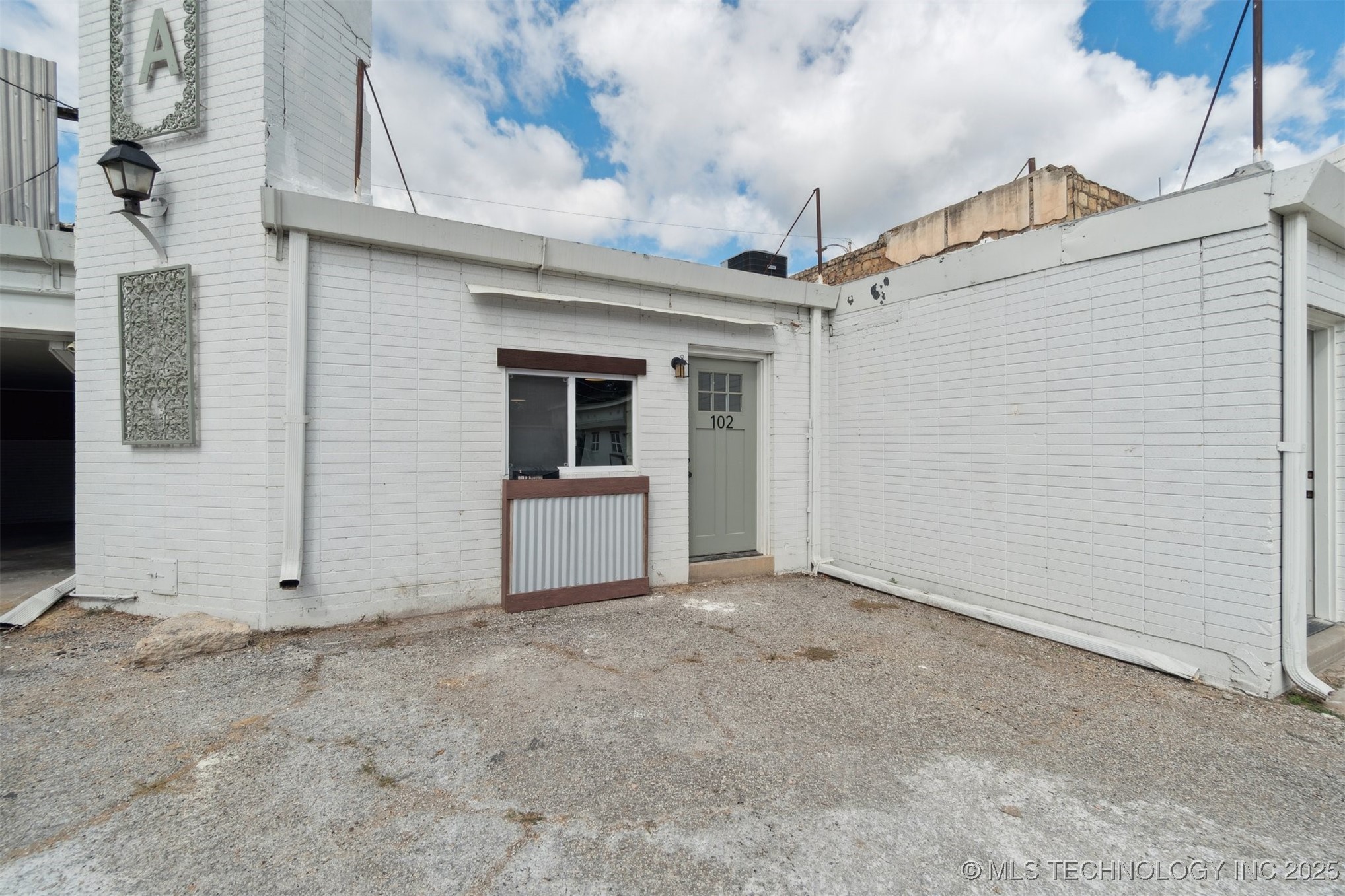 103 E Cherry Street Property Photo 8