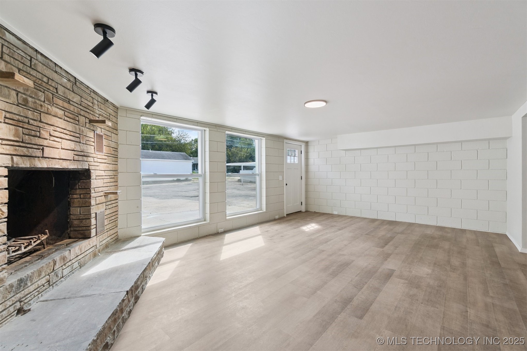 103 E Cherry Street Property Photo 17