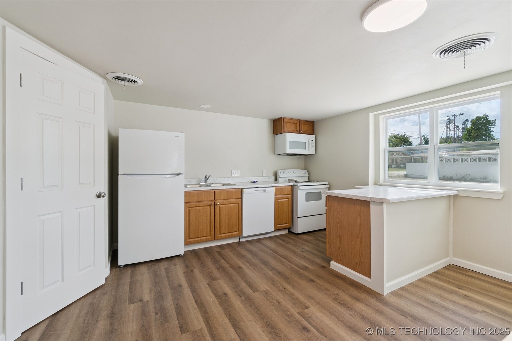 103 E Cherry Street Property Photo 29