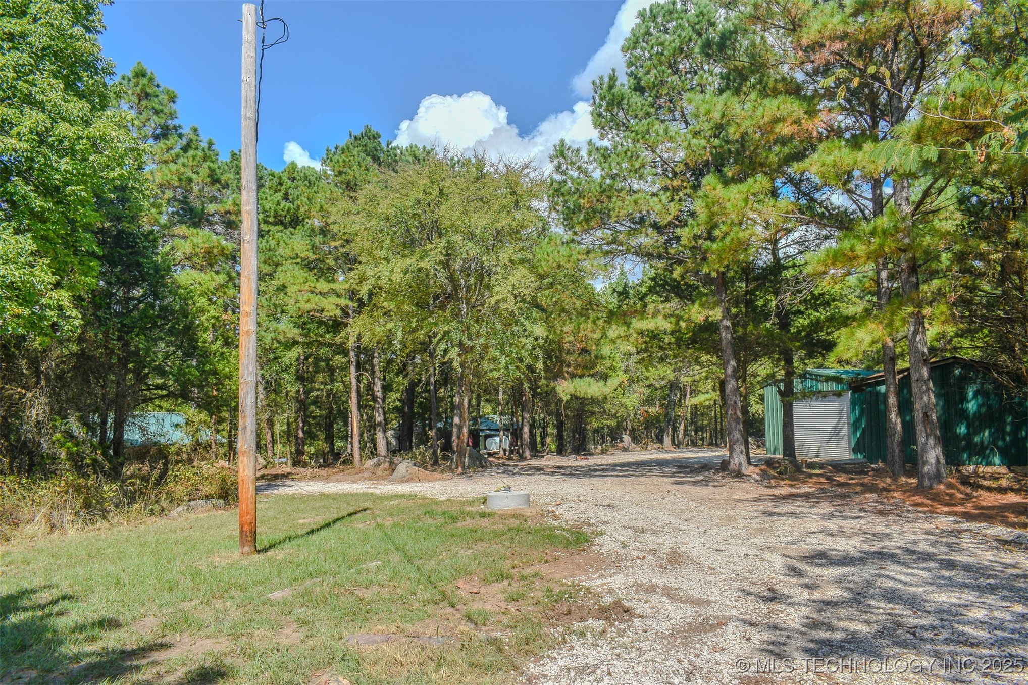 414041 E 1878 Road Property Photo 4