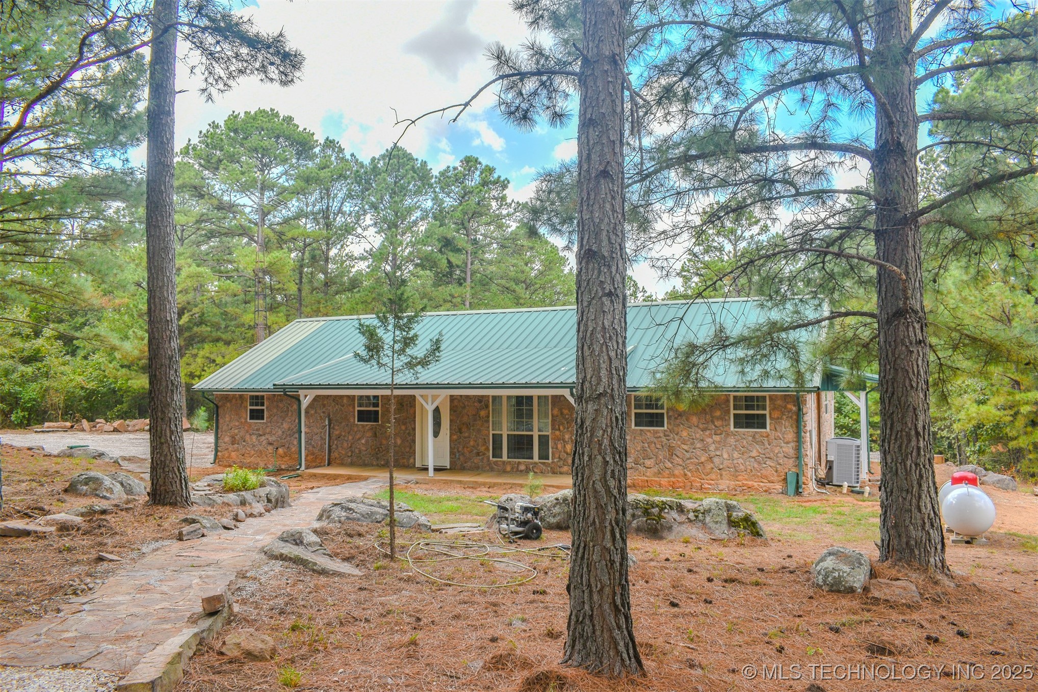 414041 E 1878 Road Property Photo 5