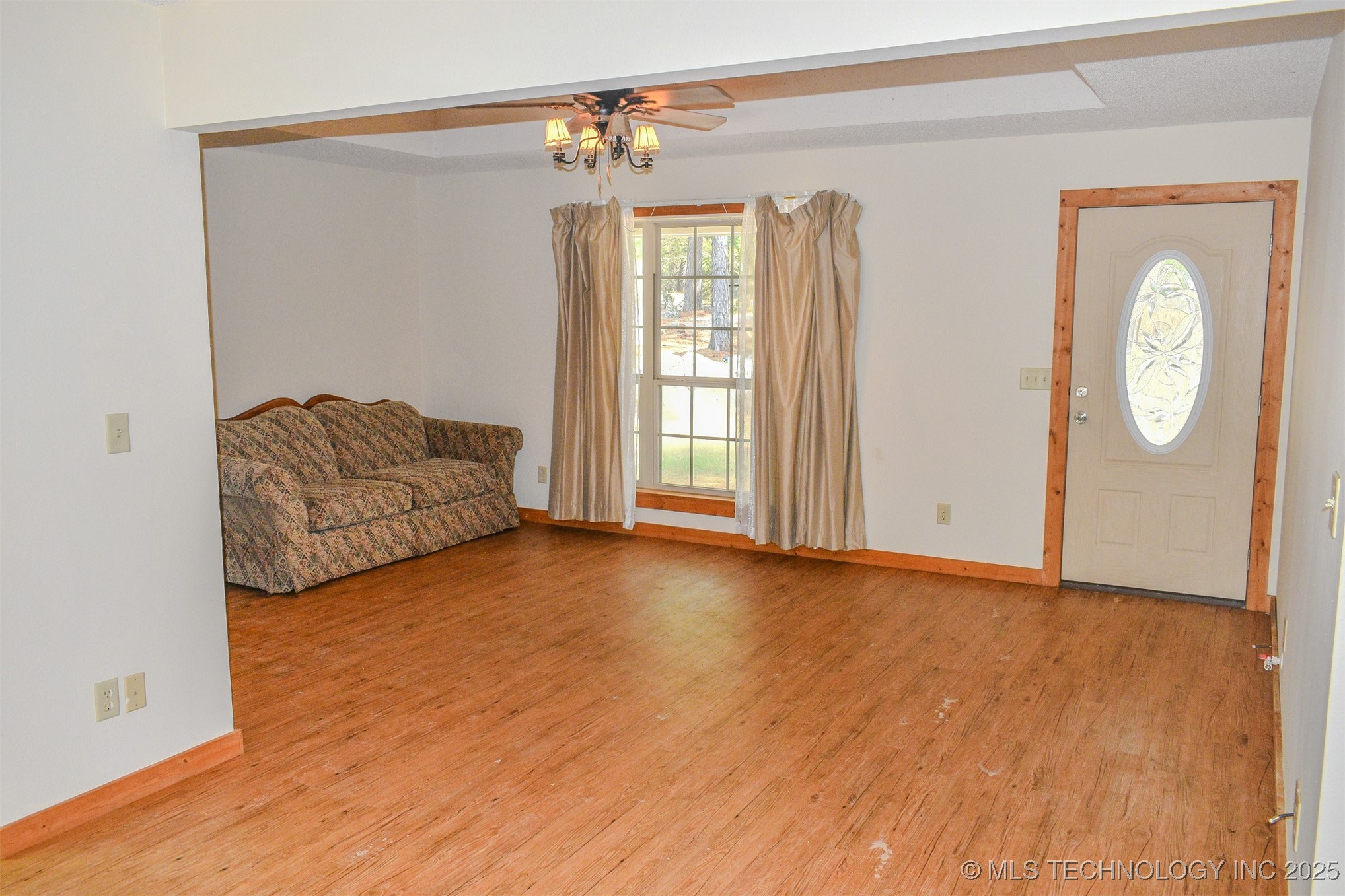 414041 E 1878 Road Property Photo 8