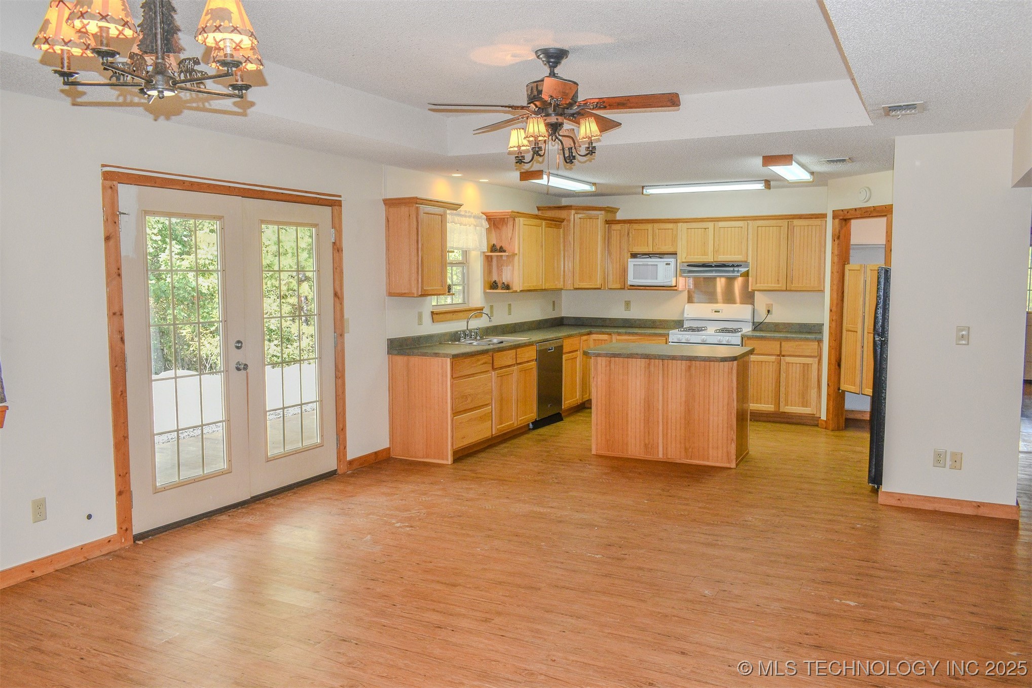 414041 E 1878 Road Property Photo 11