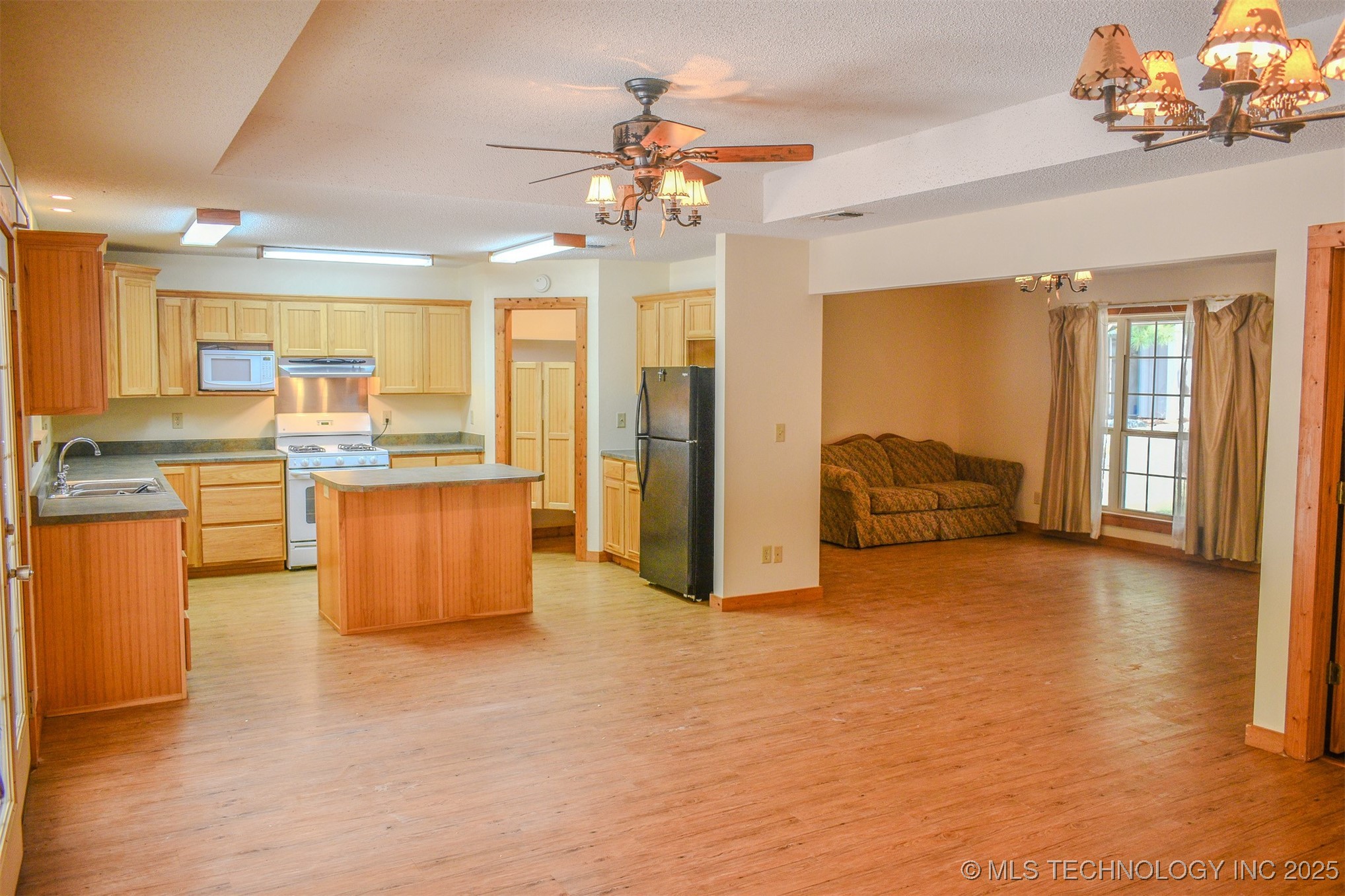 414041 E 1878 Road Property Photo 12