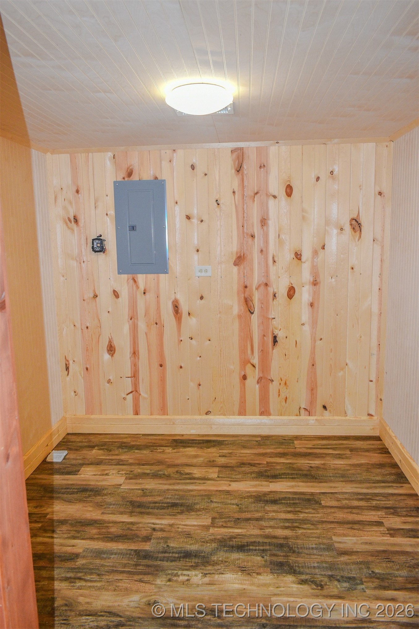 414041 E 1878 Road Property Photo 45