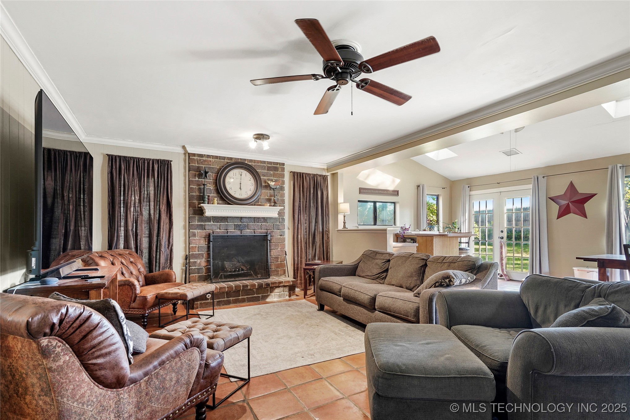 7023 E 66th Court Property Photo 3