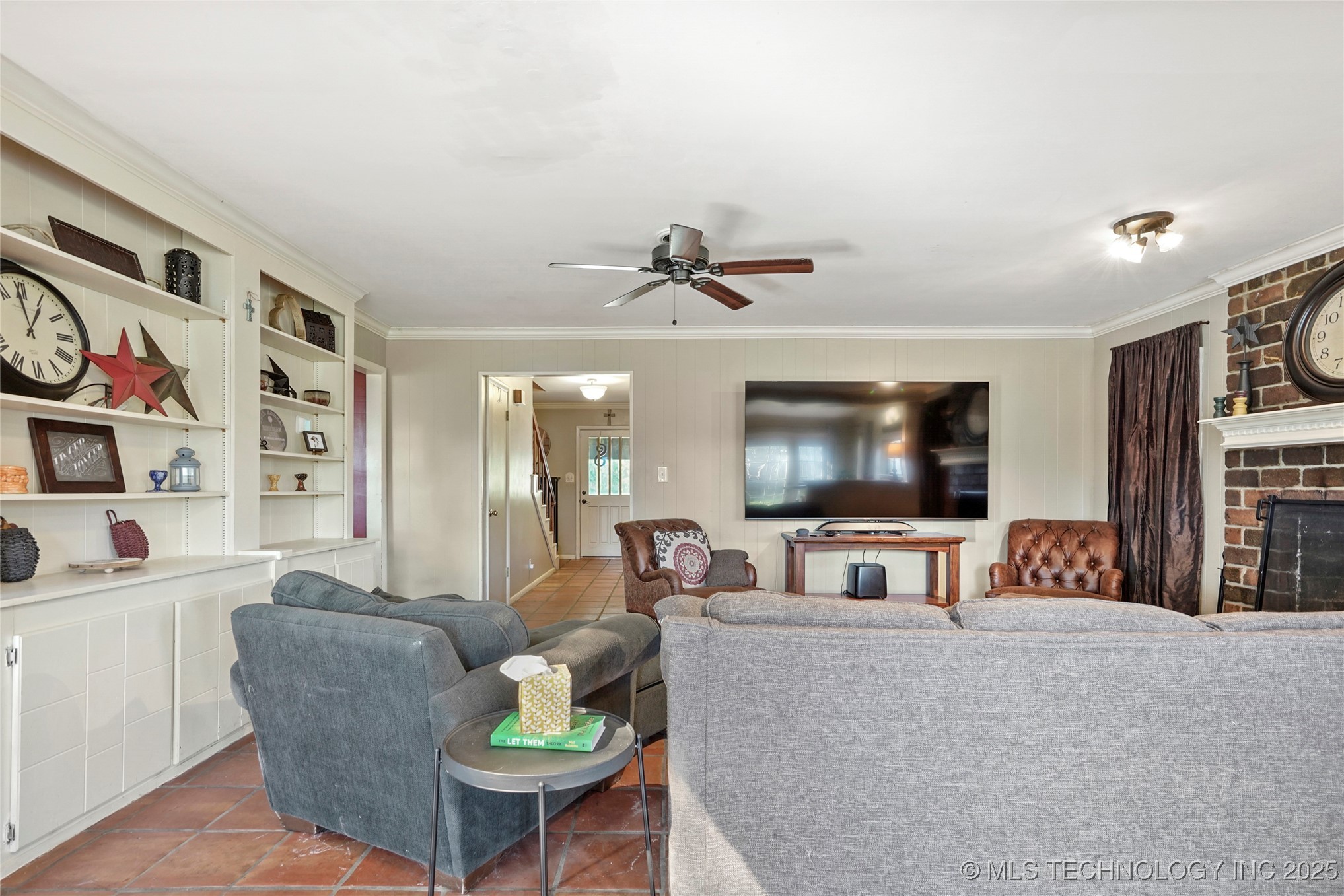 7023 E 66th Court Property Photo 5