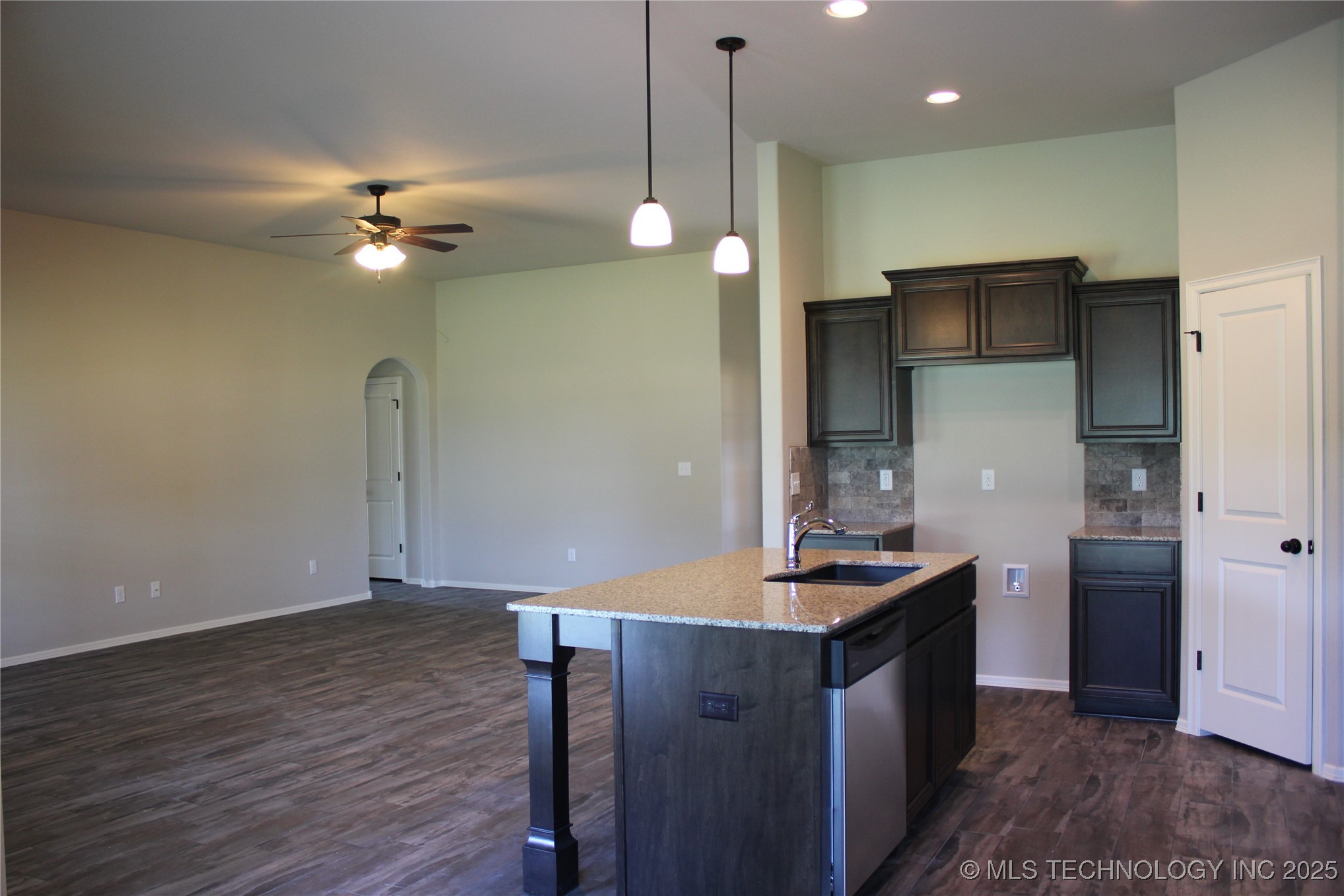 13116 S 92 Avenue Property Photo 8