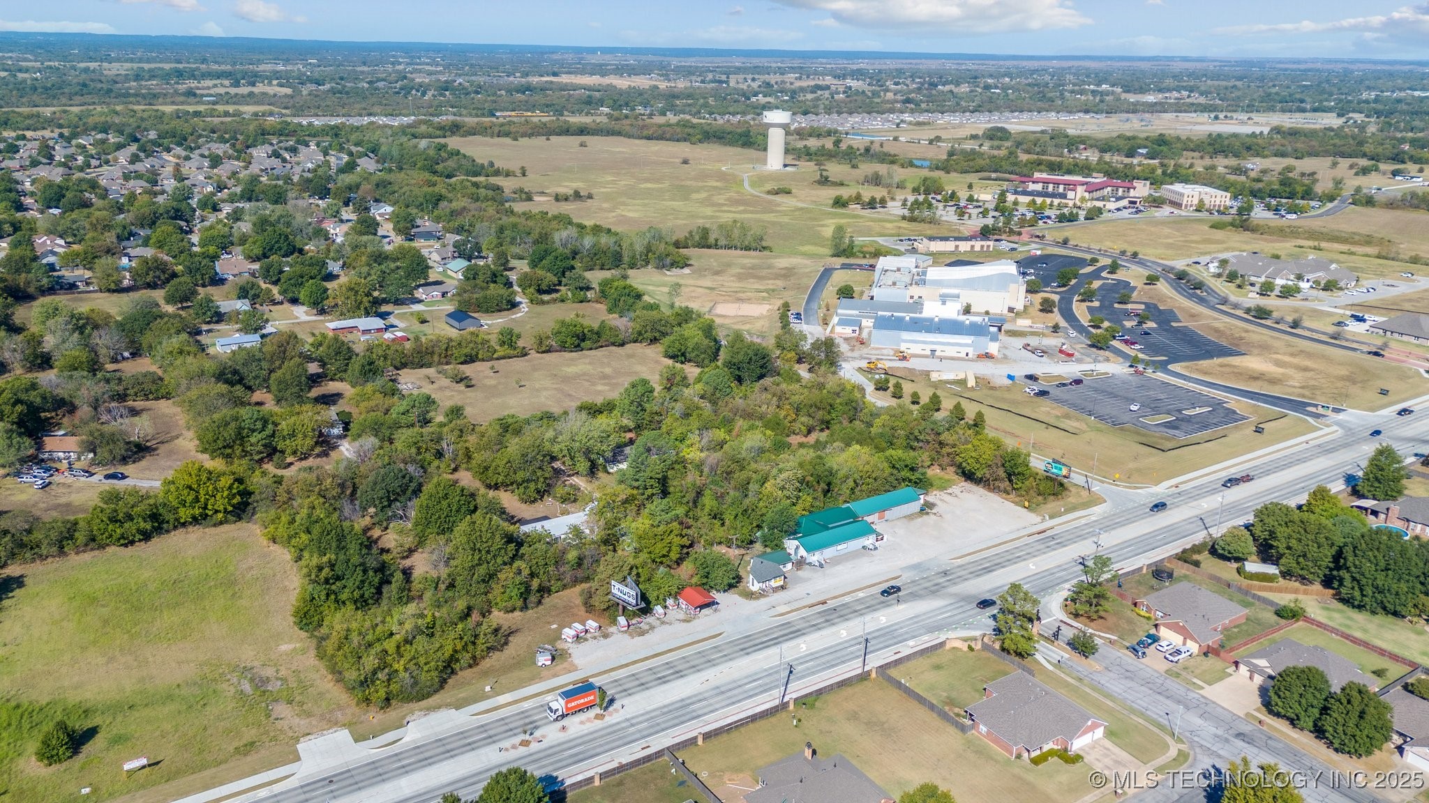 10010 N Garnett Road Property Photo 4