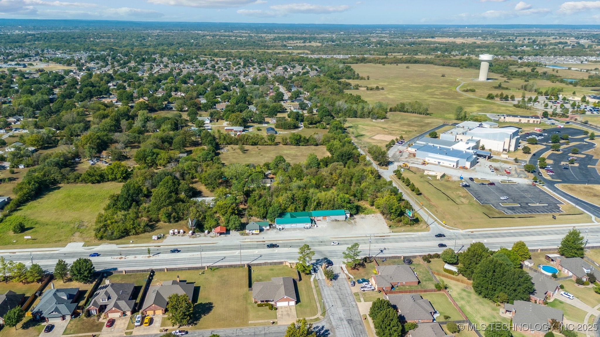 10010 N Garnett Road Property Photo 6