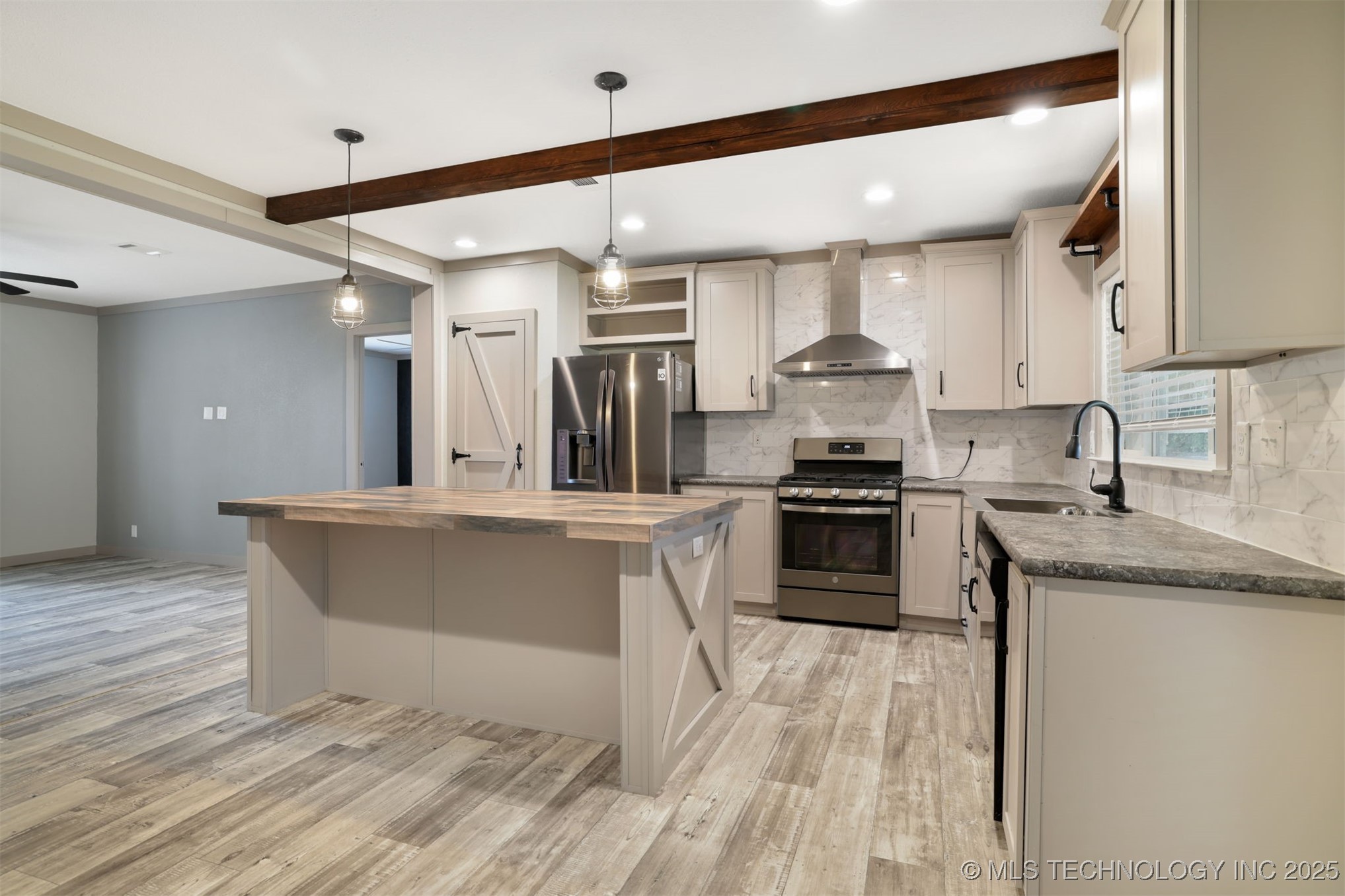 8905 Rock Road Property Photo 5