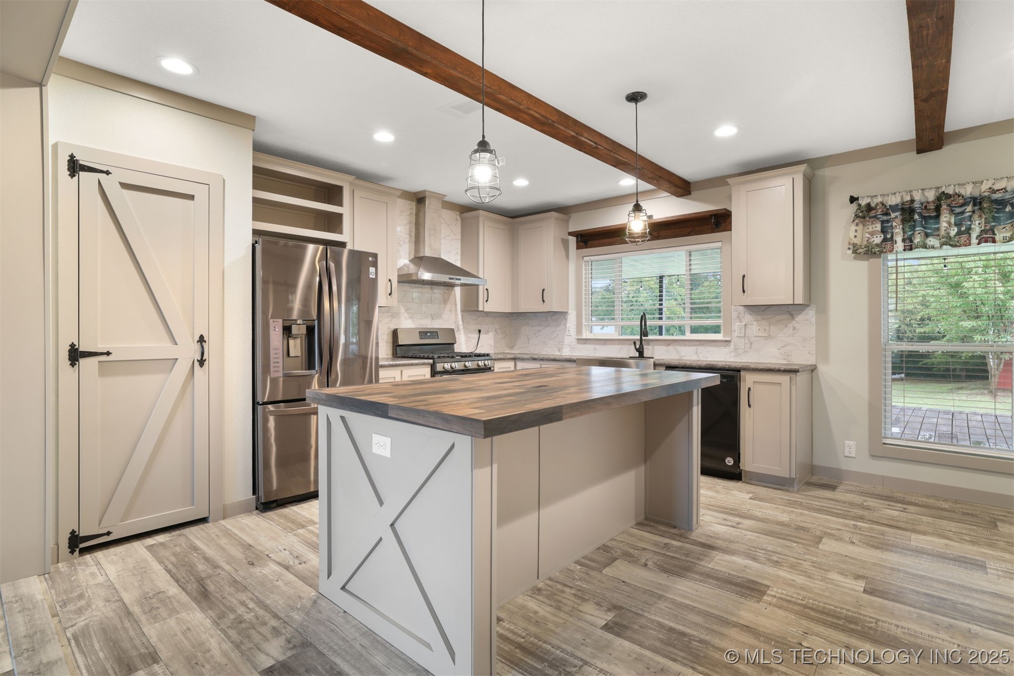 8905 Rock Road Property Photo 6