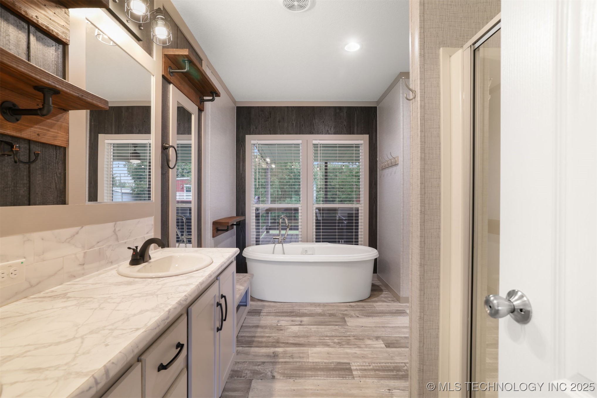 8905 Rock Road Property Photo 12