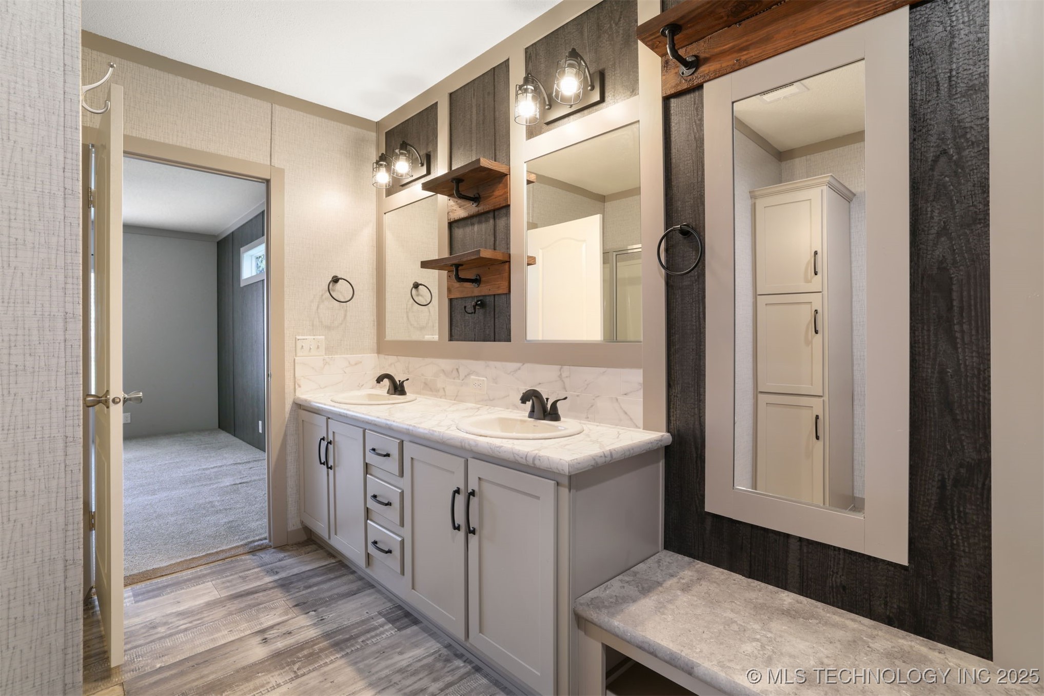 8905 Rock Road Property Photo 14