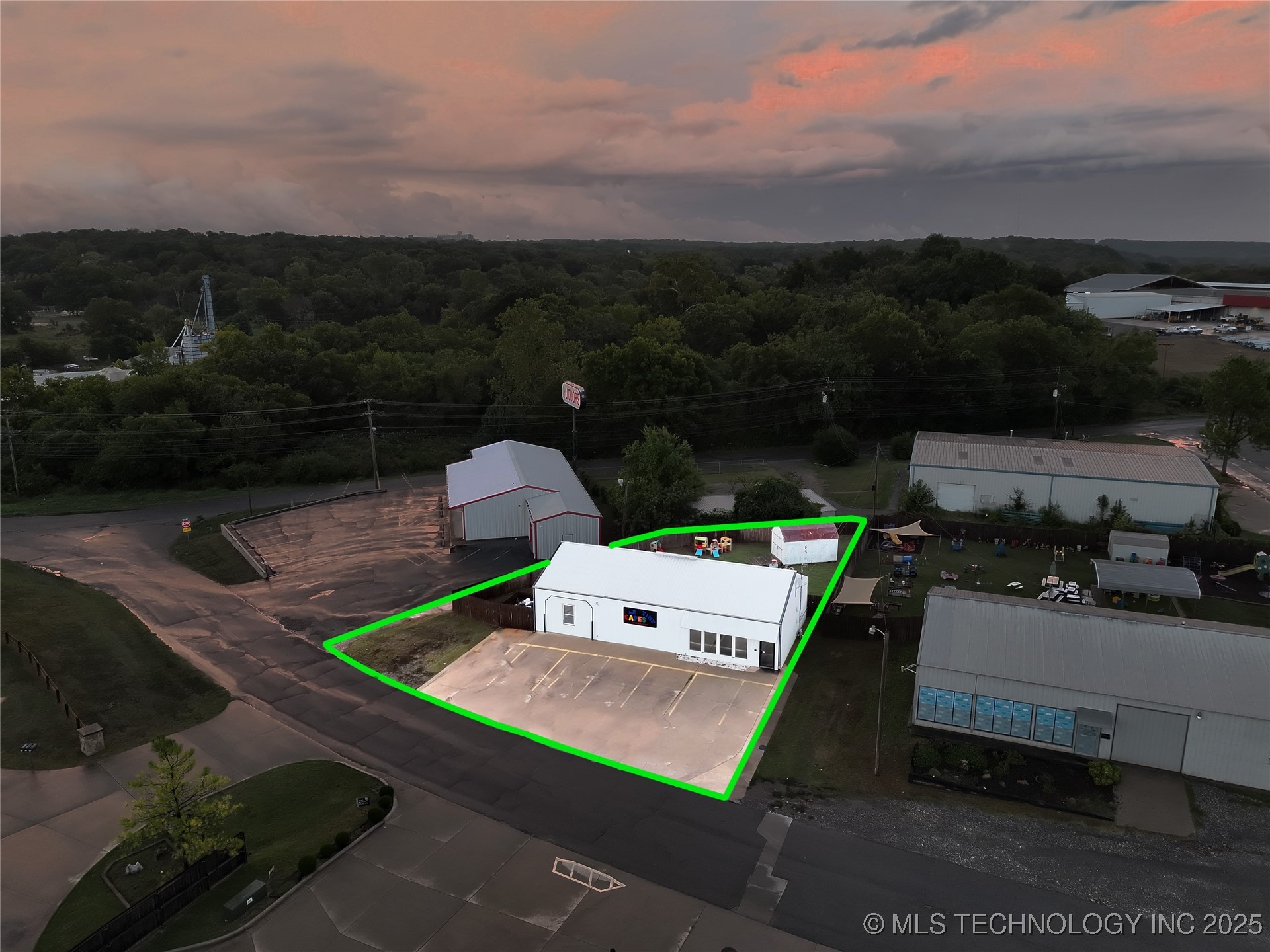 1555 Echota Avenue Property Photo 2