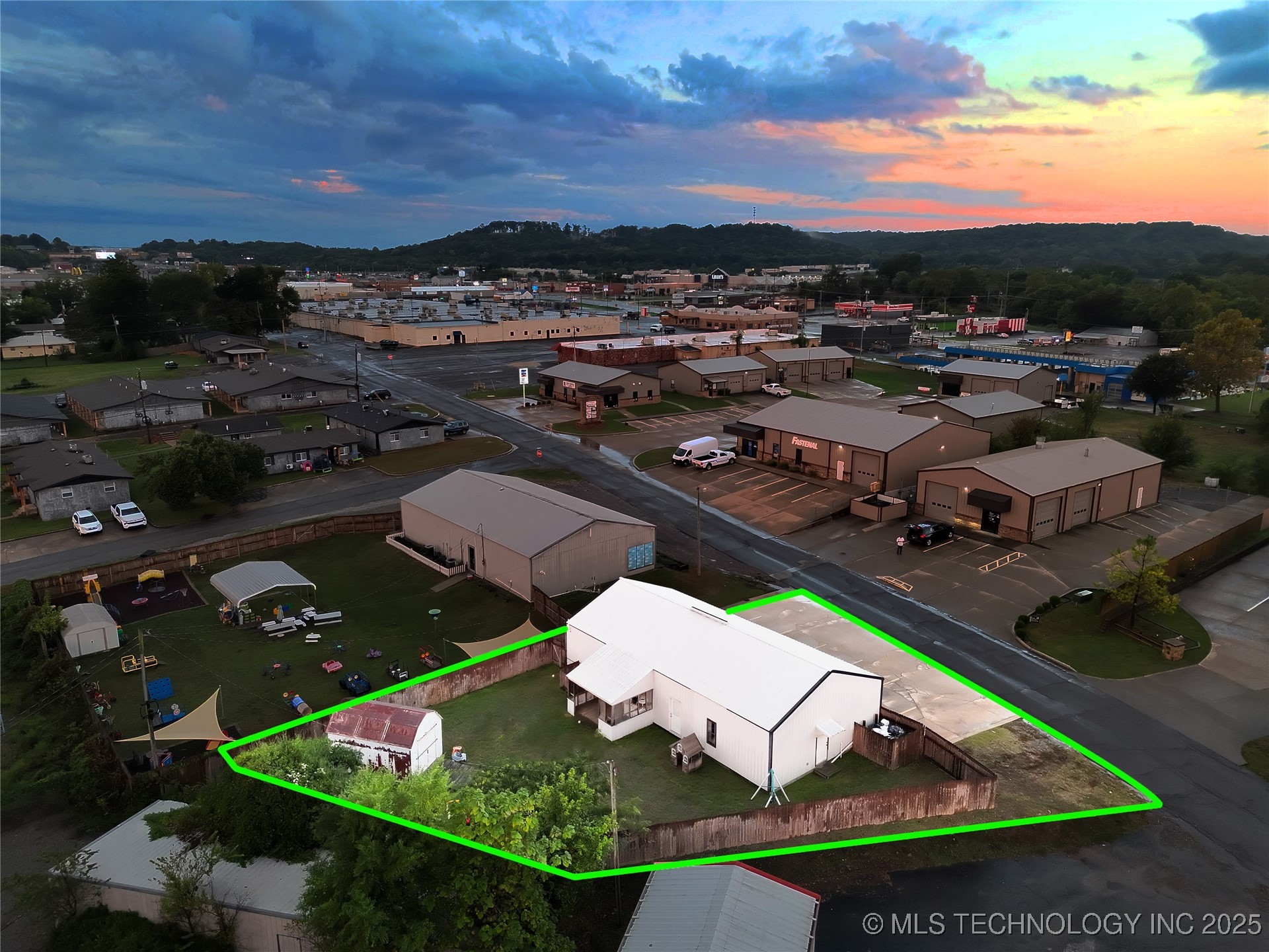 1555 Echota Avenue Property Photo 3