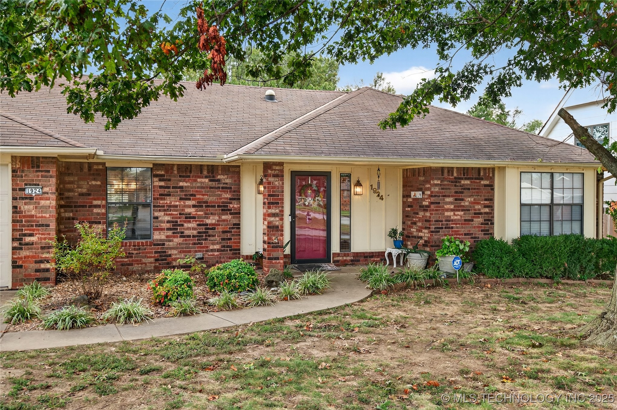 1924 Limestone Road Property Photo 3
