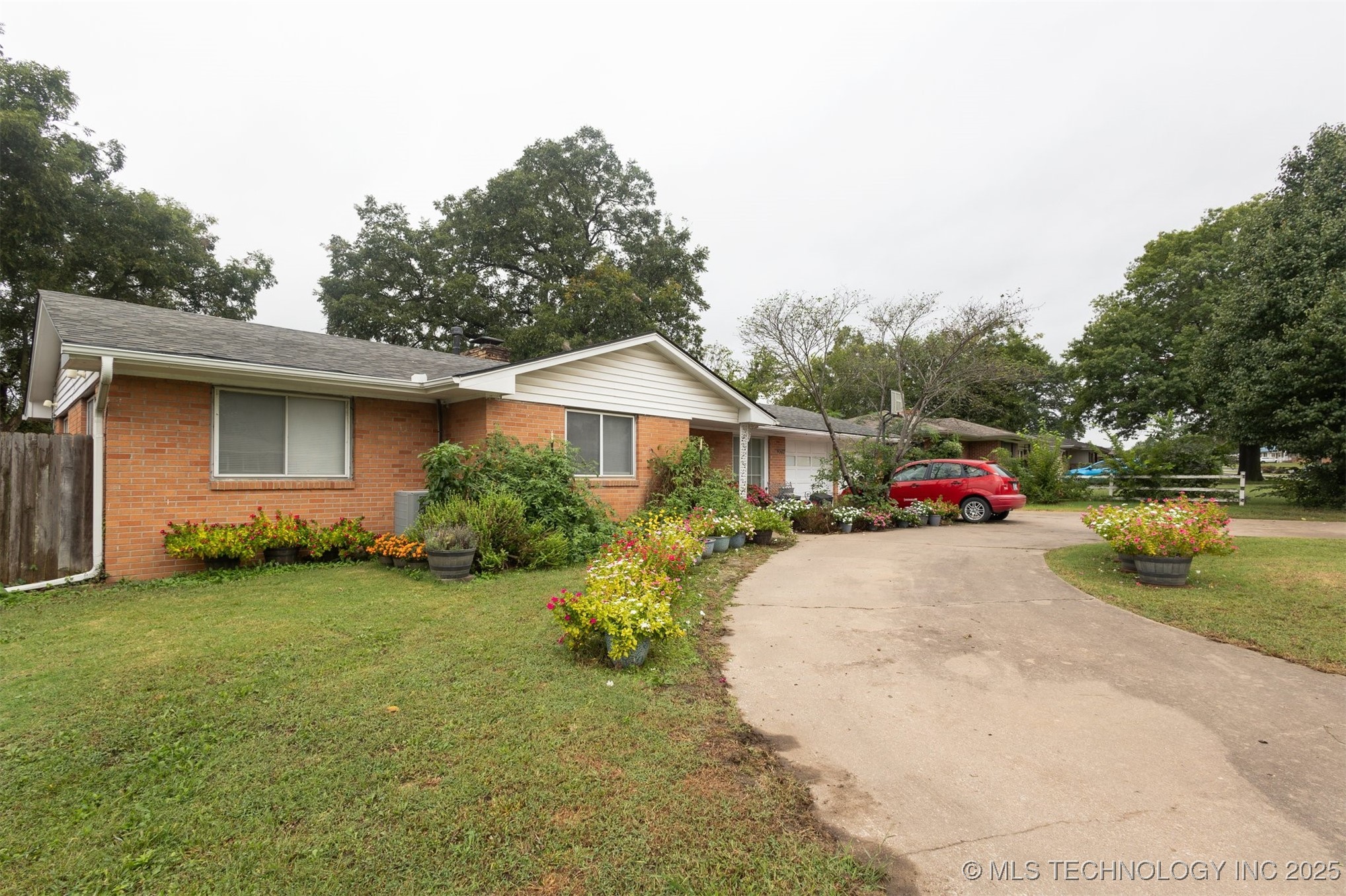 4507 E Frank Phillips Boulevard Property Photo 3