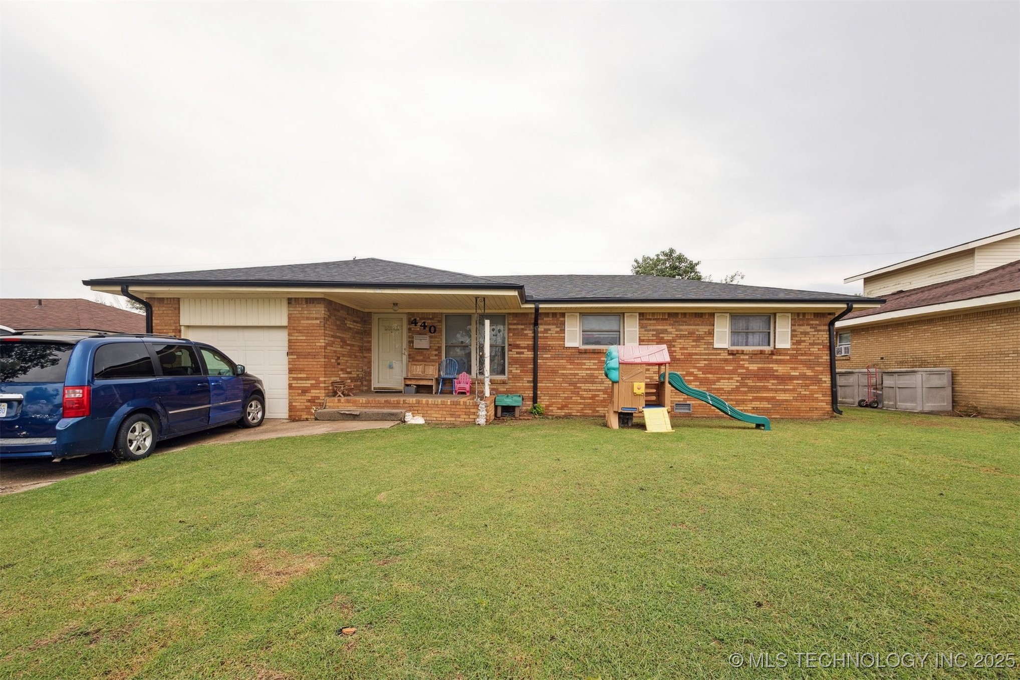 440 Ne Elmhurst Avenue Property Photo 2