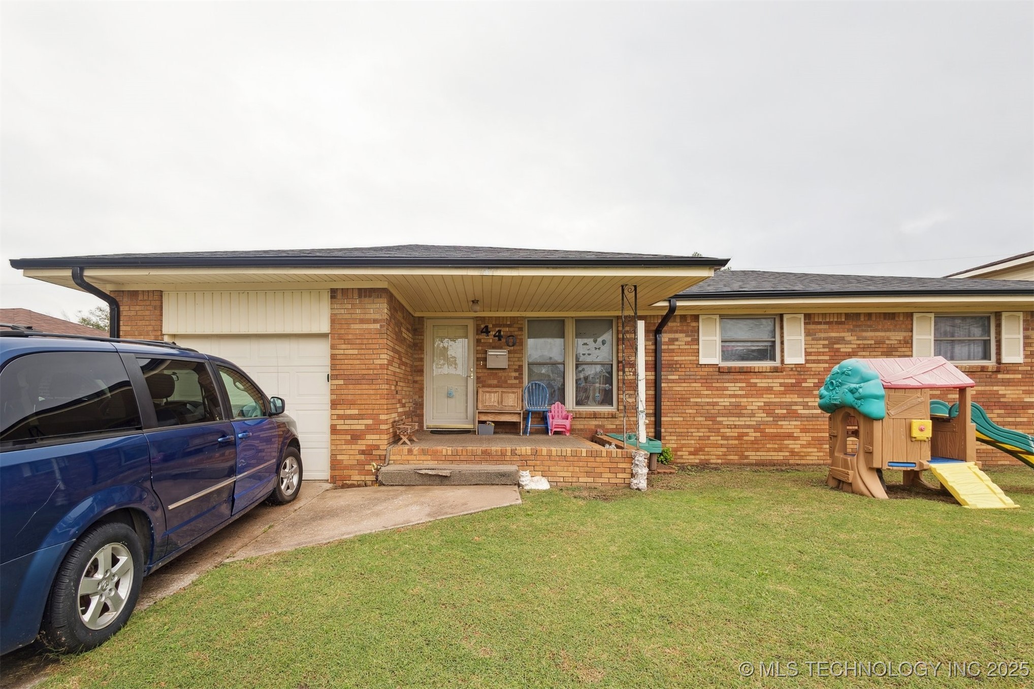 440 Ne Elmhurst Avenue Property Photo 3