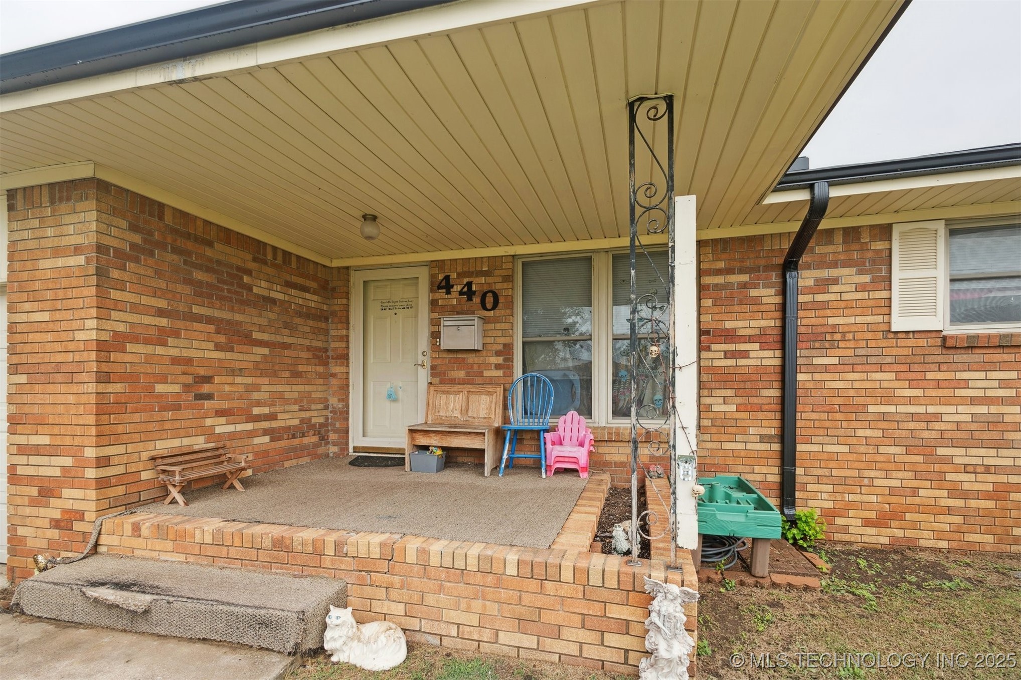 440 Ne Elmhurst Avenue Property Photo 5