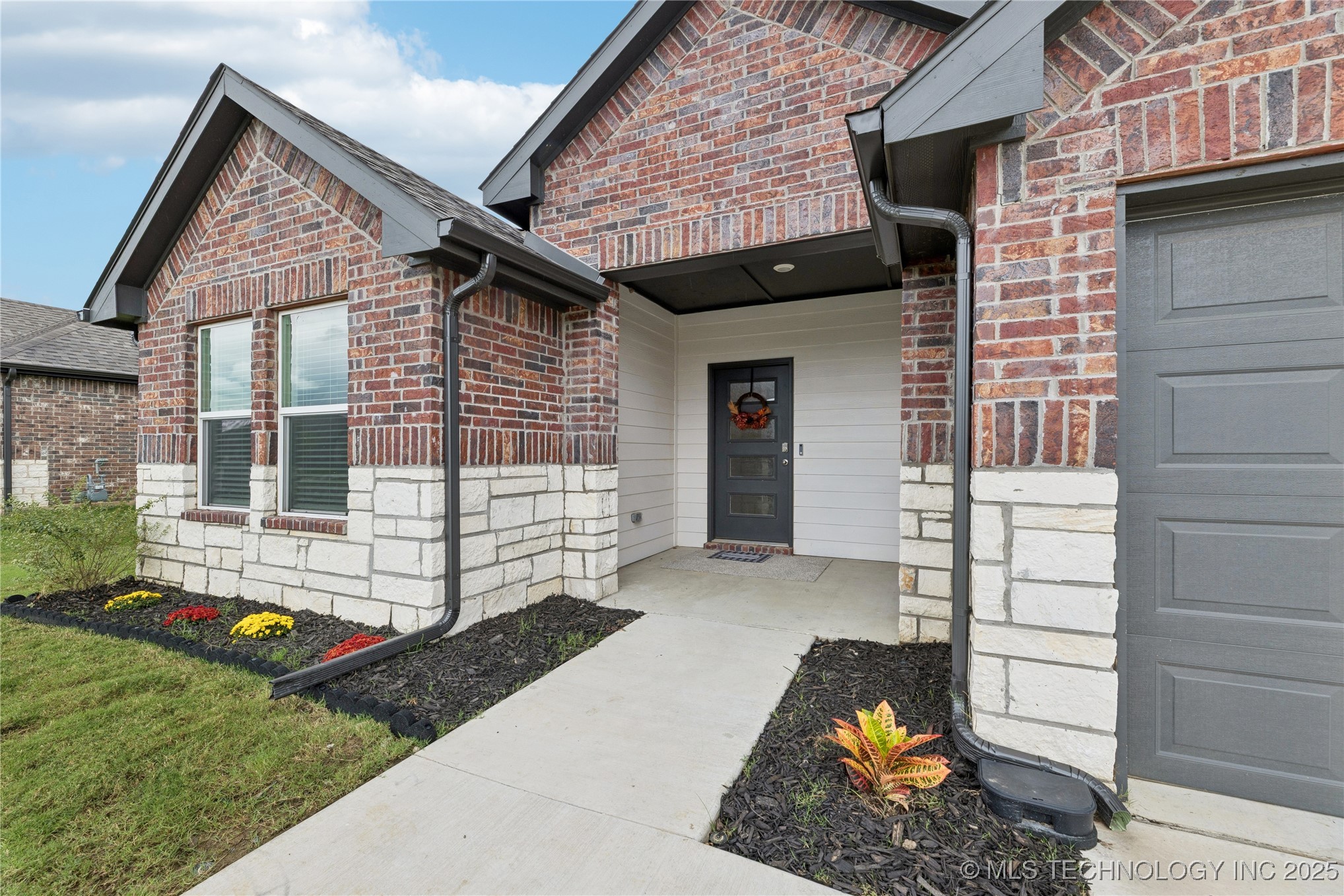 7402 E Pittsburg Court Property Photo 2