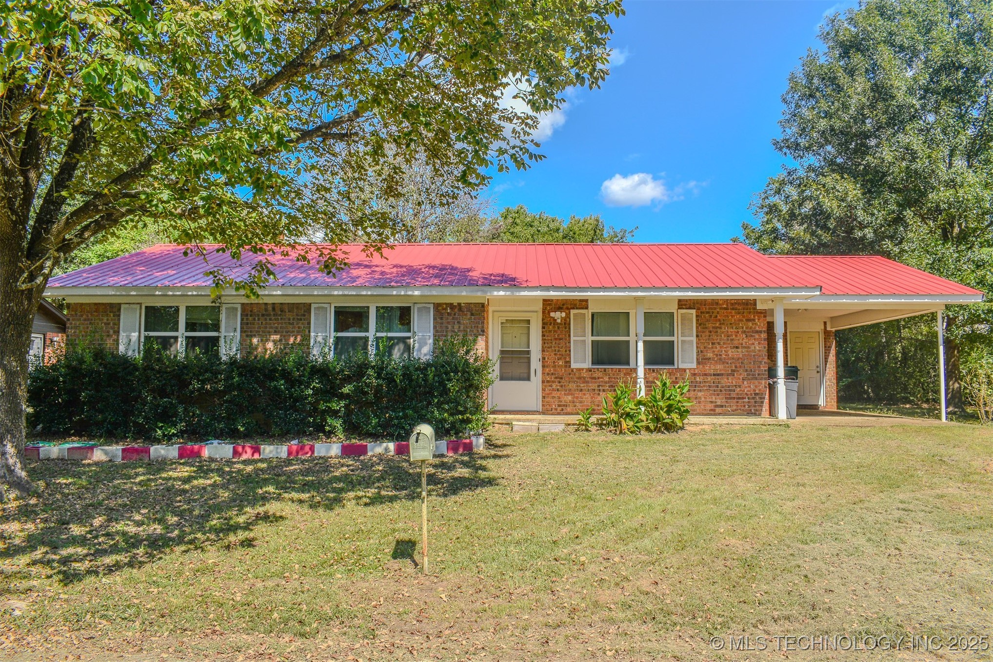 906 Powell Drive Property Photo 1