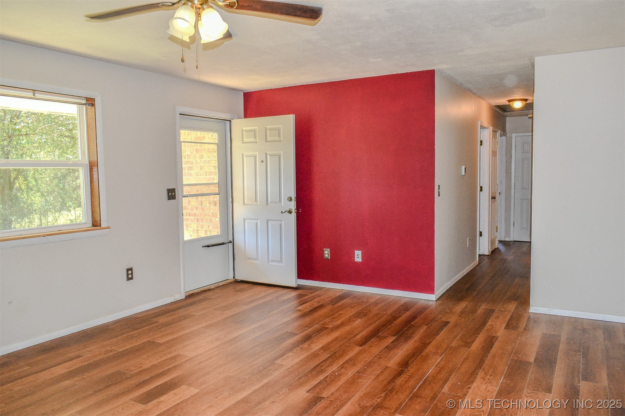 906 Powell Drive Property Photo 5