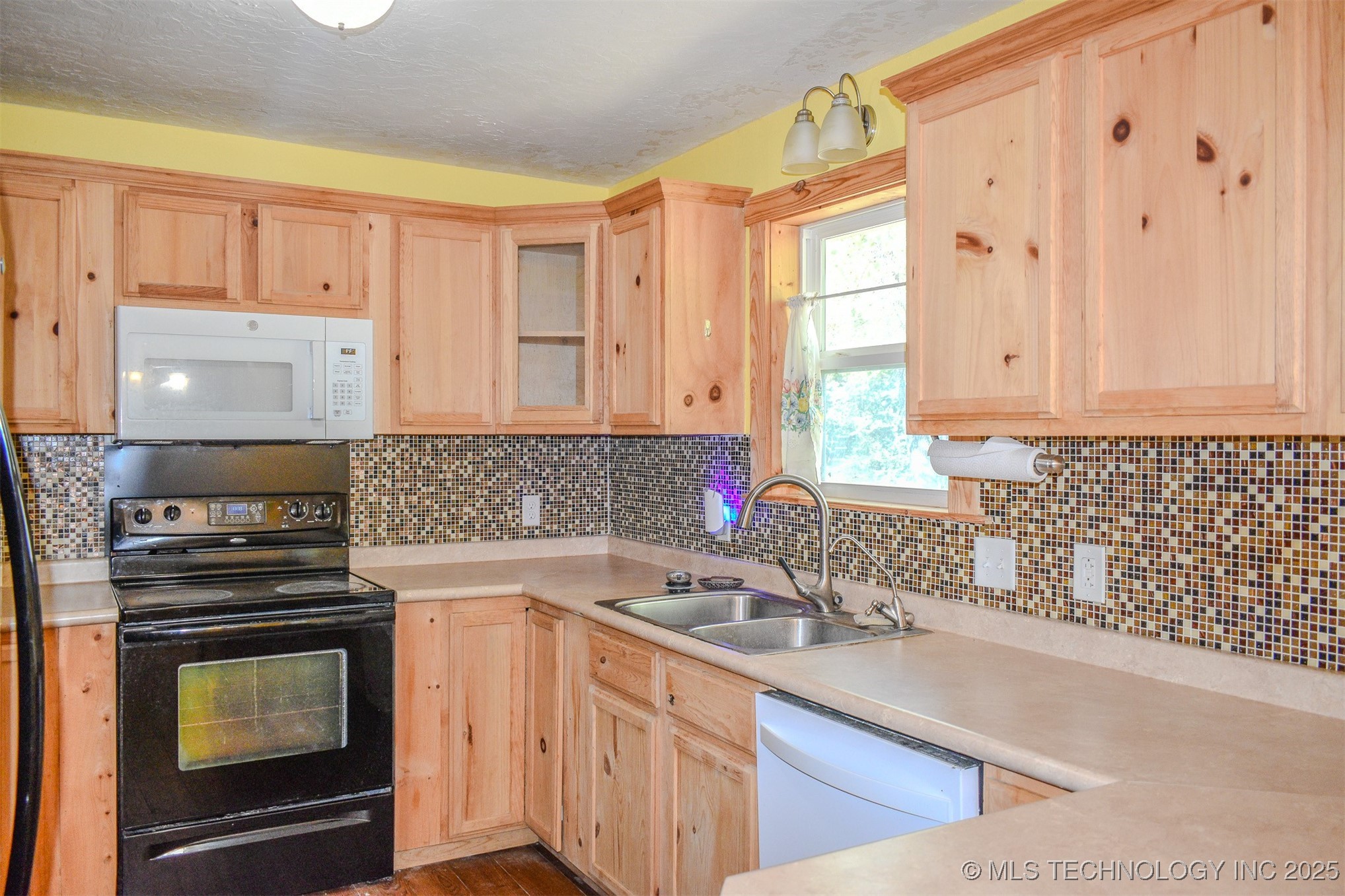 906 Powell Drive Property Photo 8