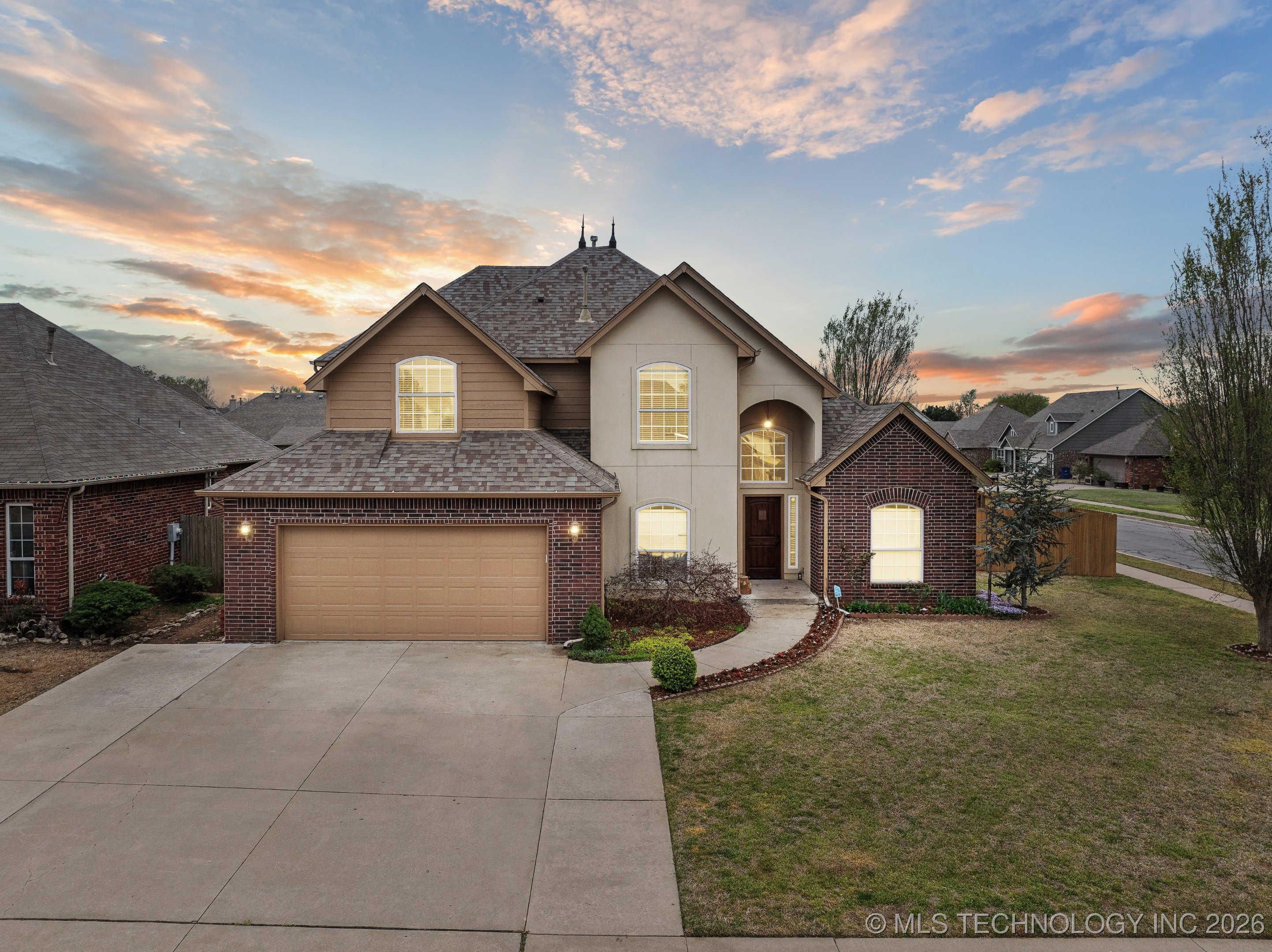 13302 E 43rd Street Property Photo 1