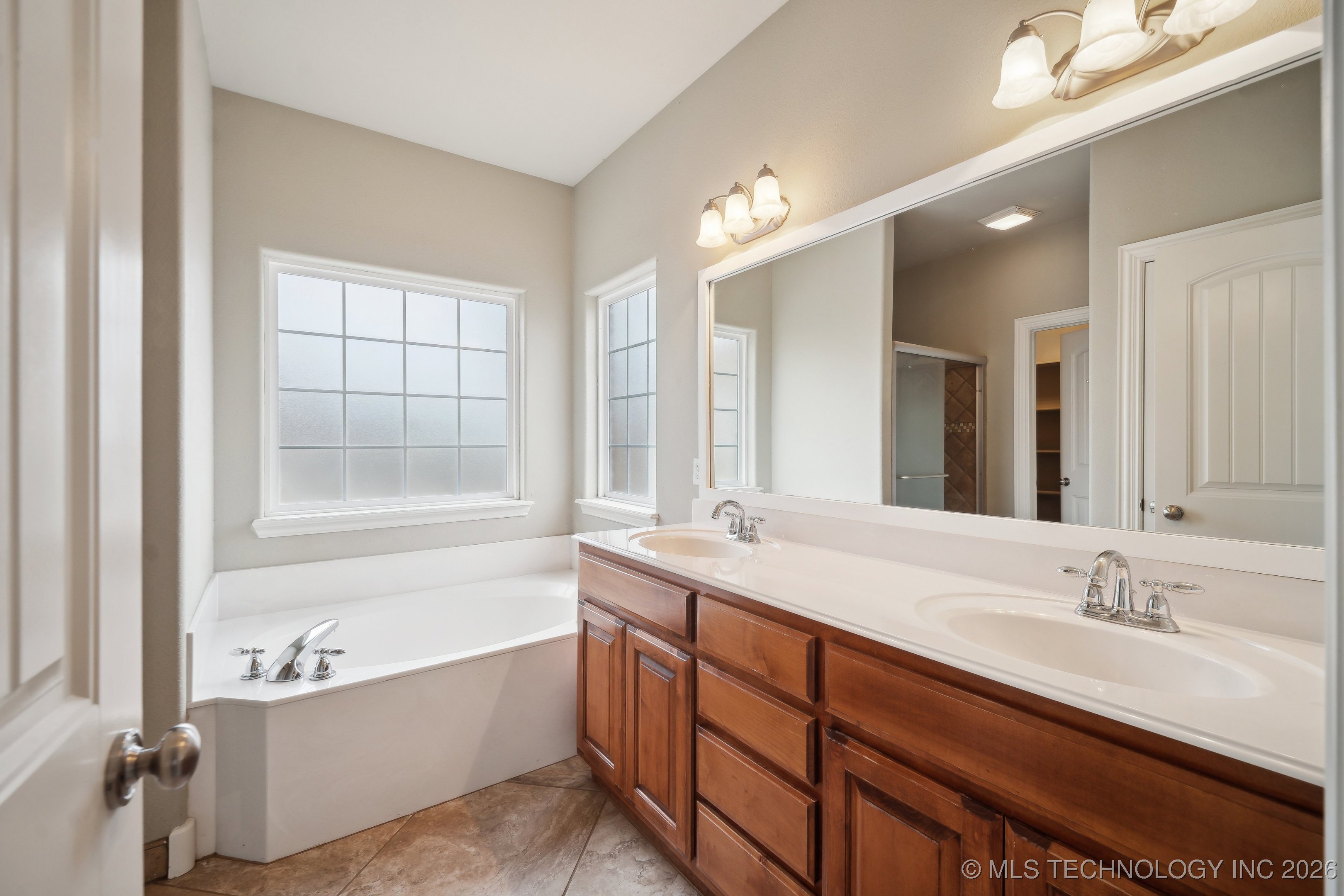 13302 E 43rd Street Property Photo 18