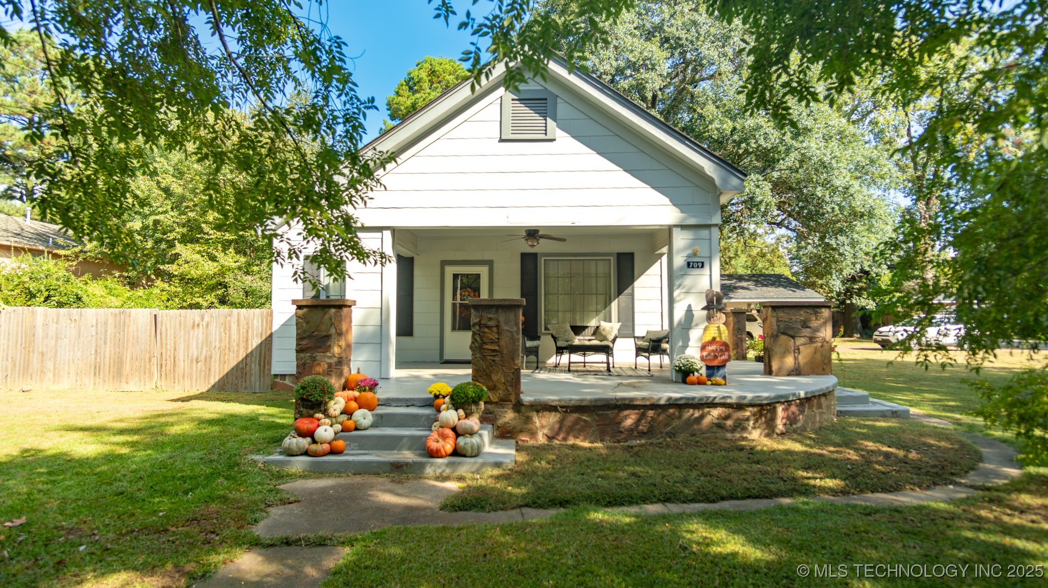 709 Ne 2nd Property Photo 2