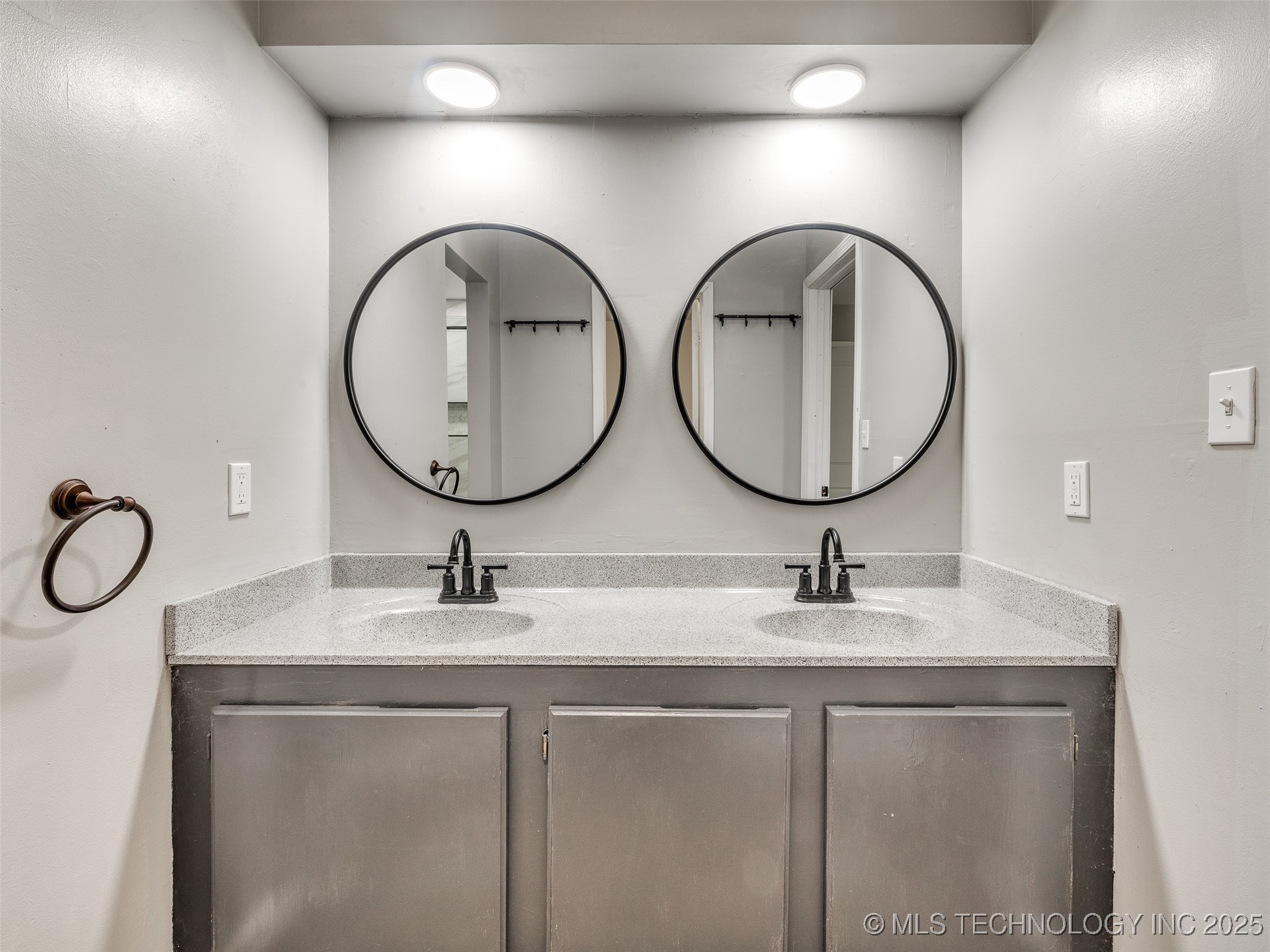 4803 E 46th Street Property Photo 28