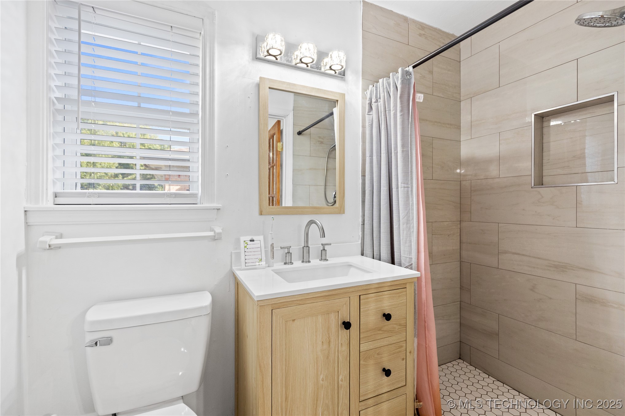 405 N B Avenue Property Photo 9