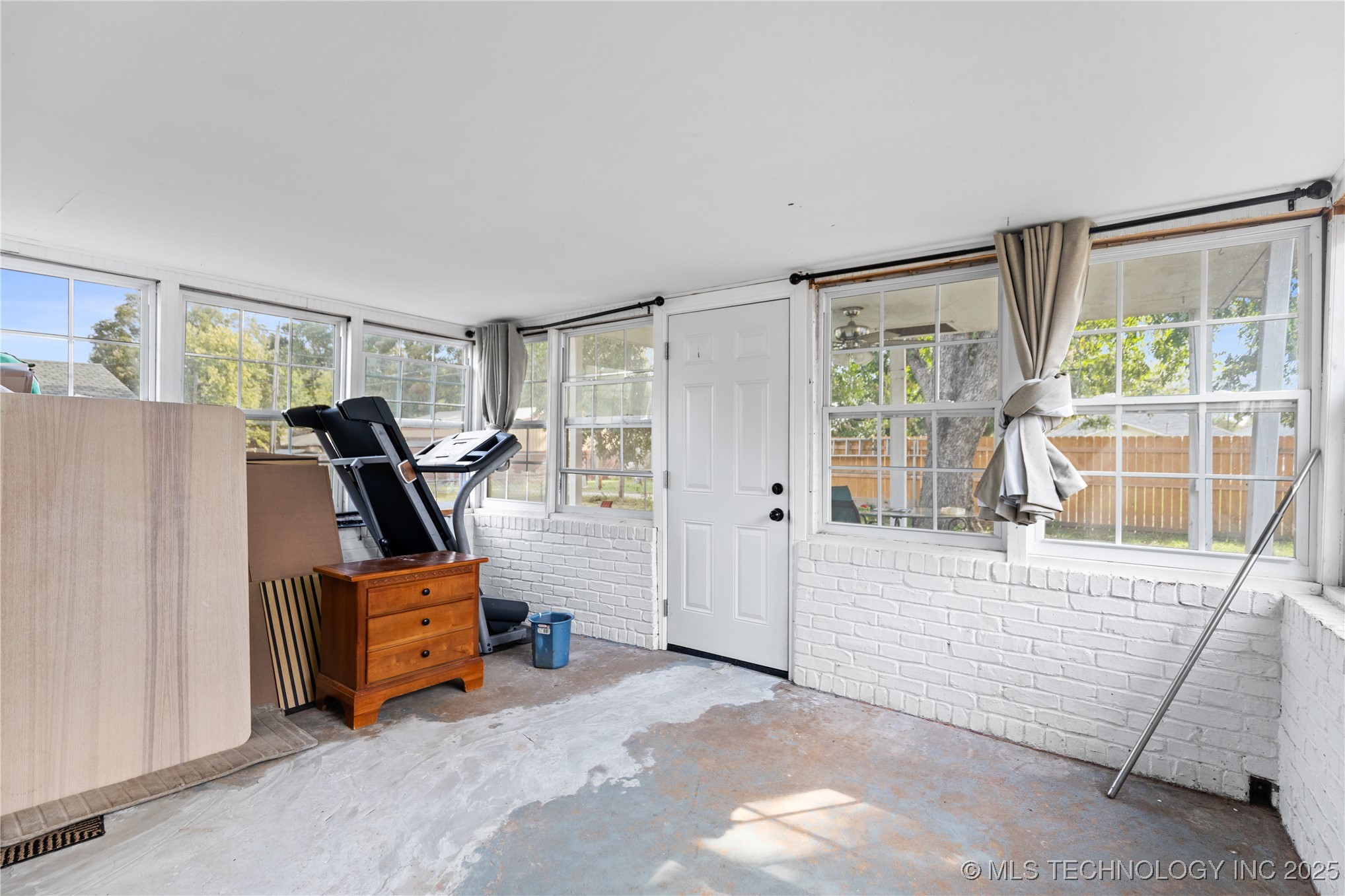 405 N B Avenue Property Photo 17