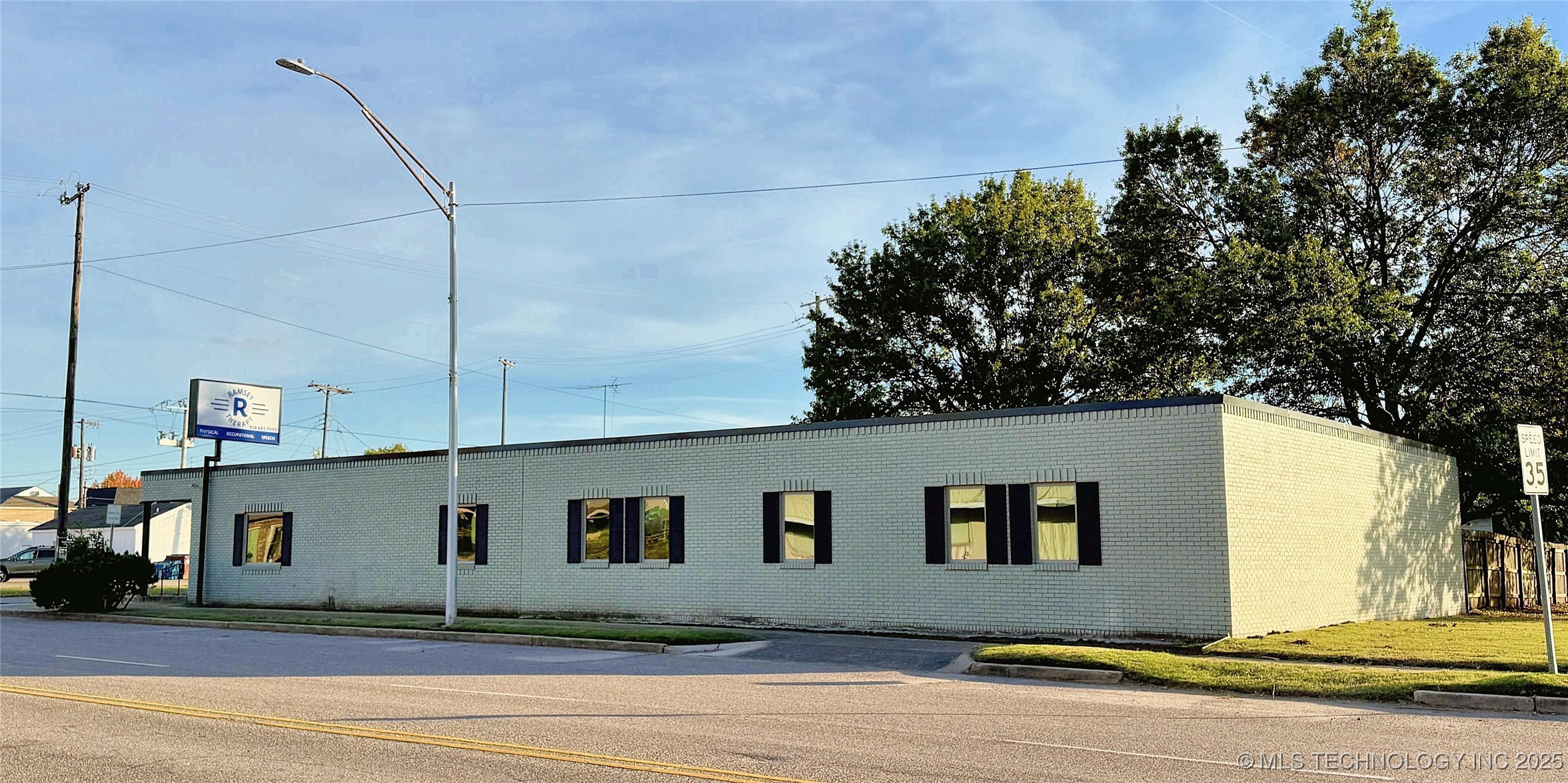 1001 W Broadway Street Property Photo 2