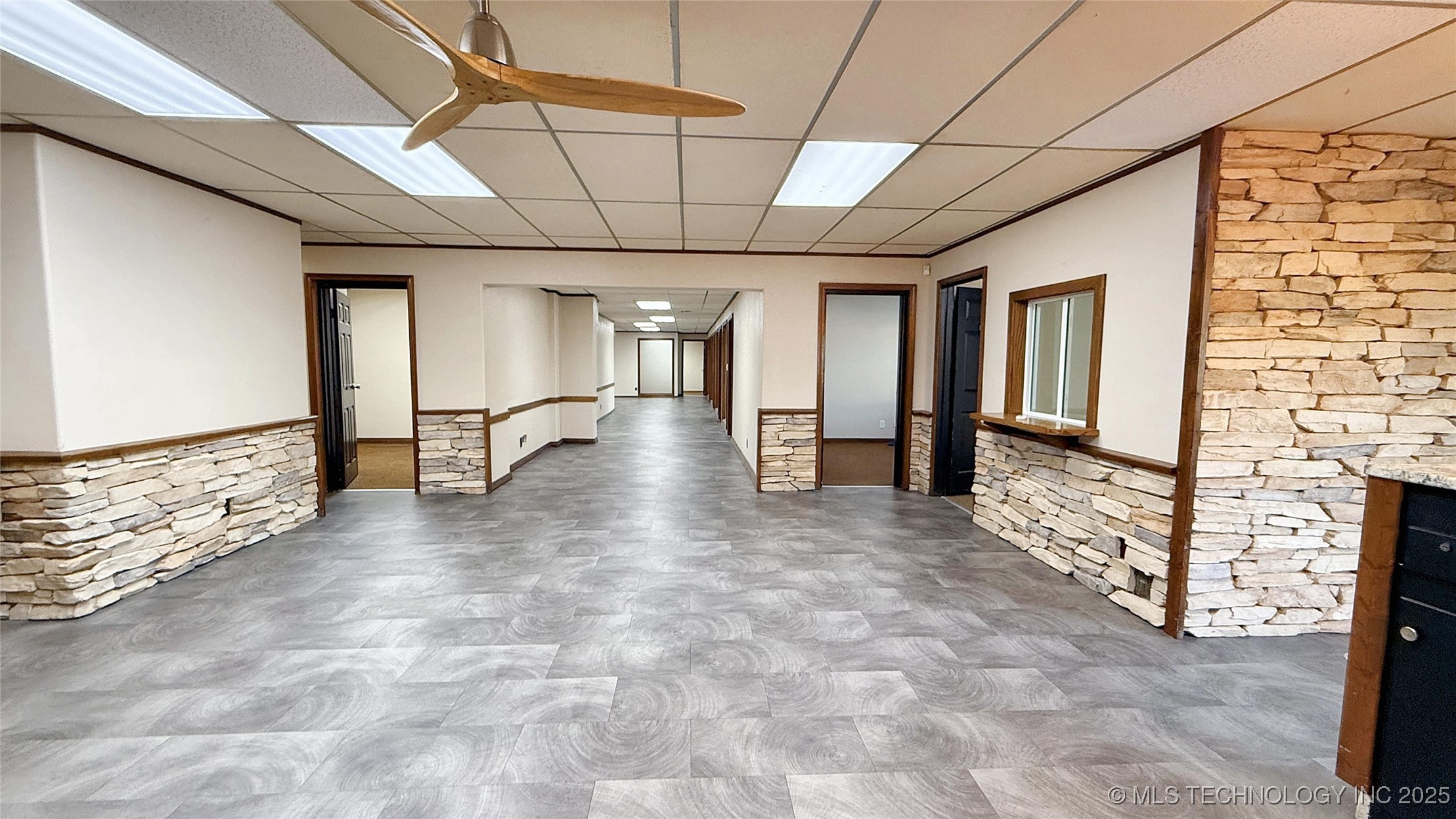 1001 W Broadway Street Property Photo 4