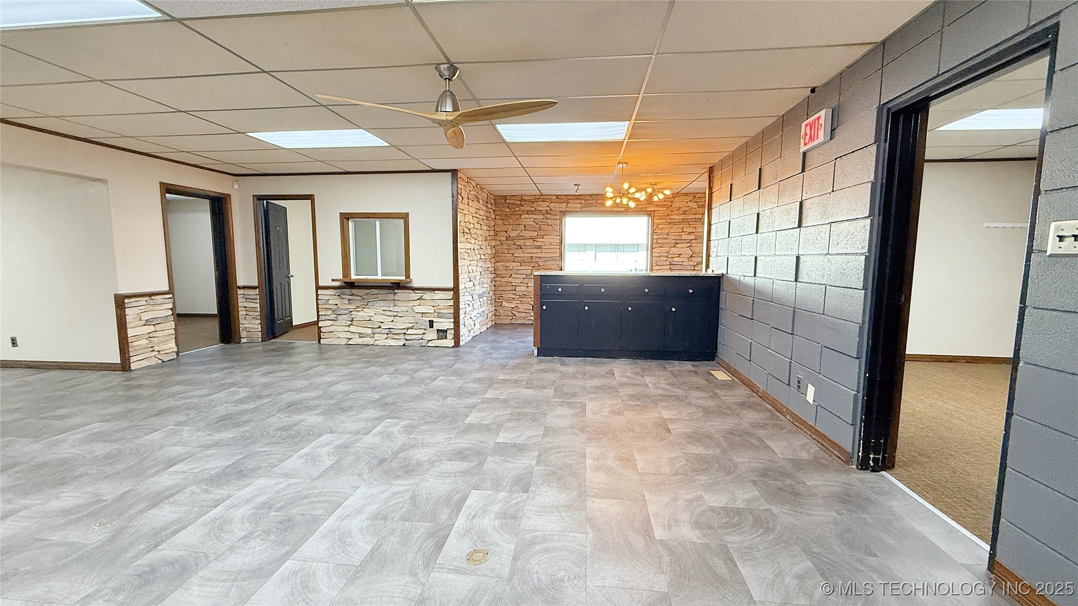 1001 W Broadway Street Property Photo 5