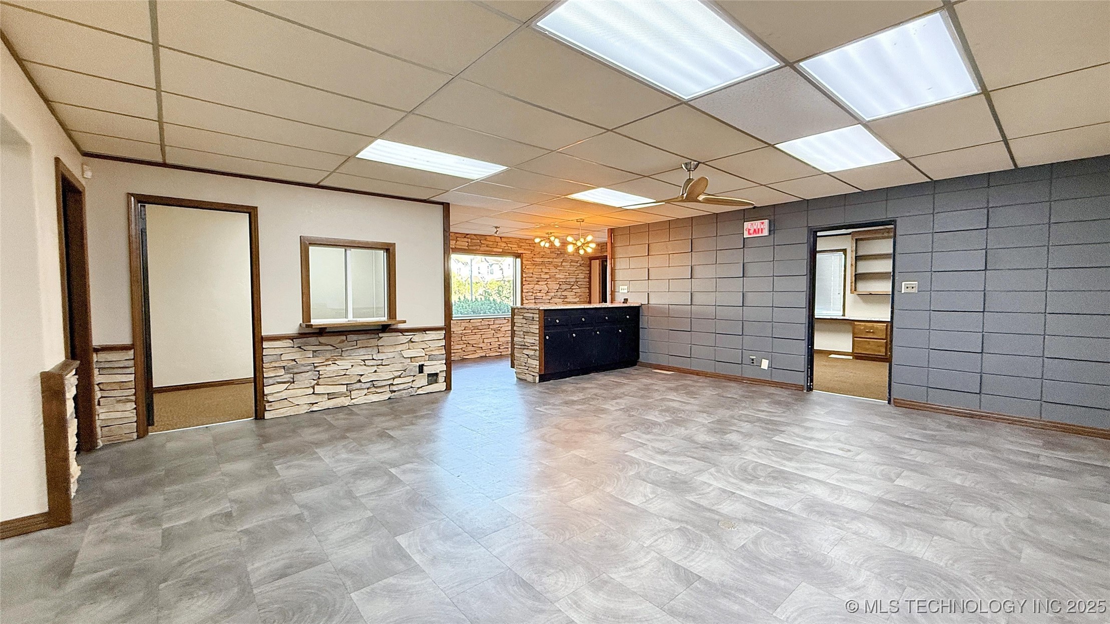 1001 W Broadway Street Property Photo 6