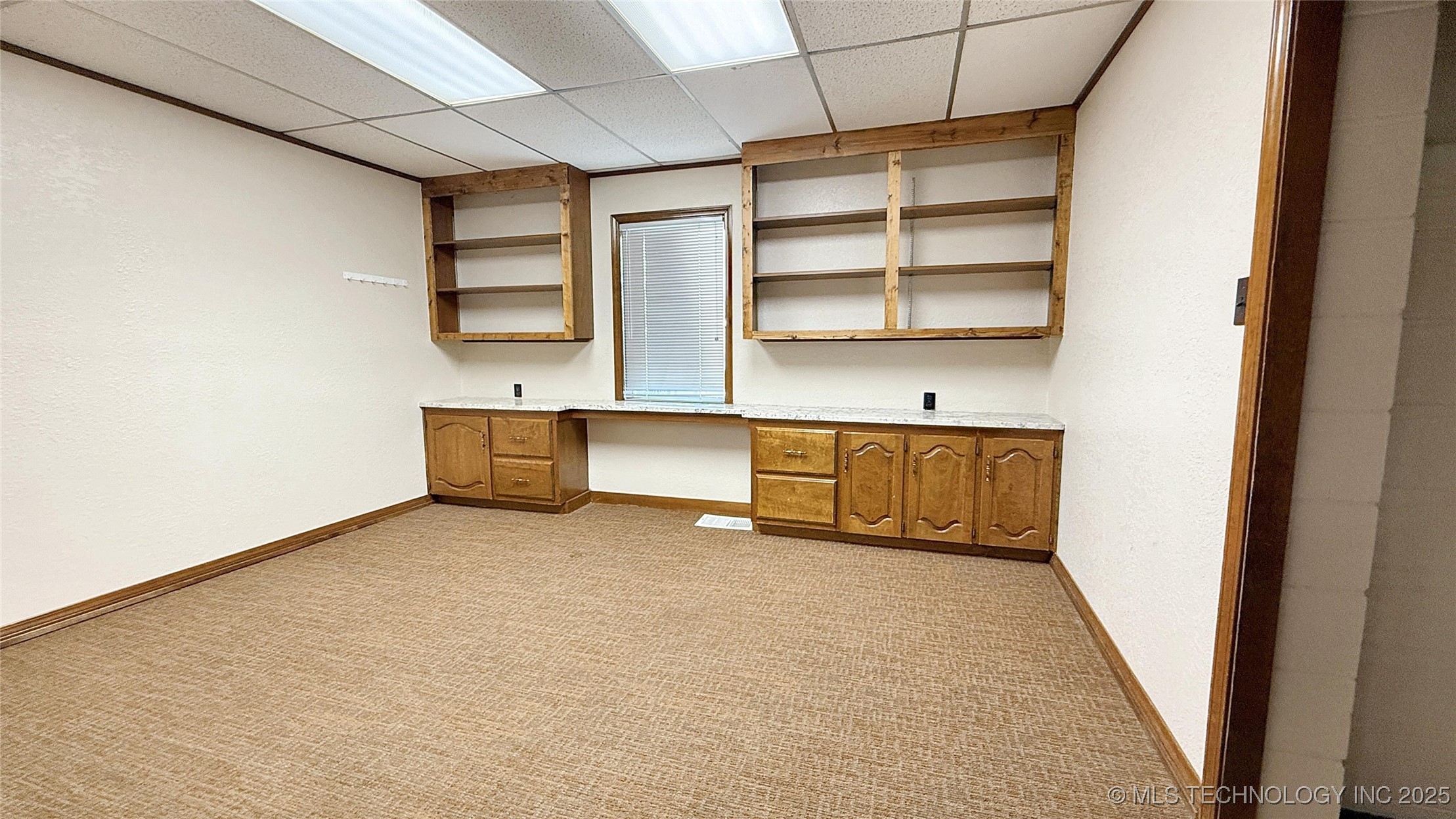 1001 W Broadway Street Property Photo 8