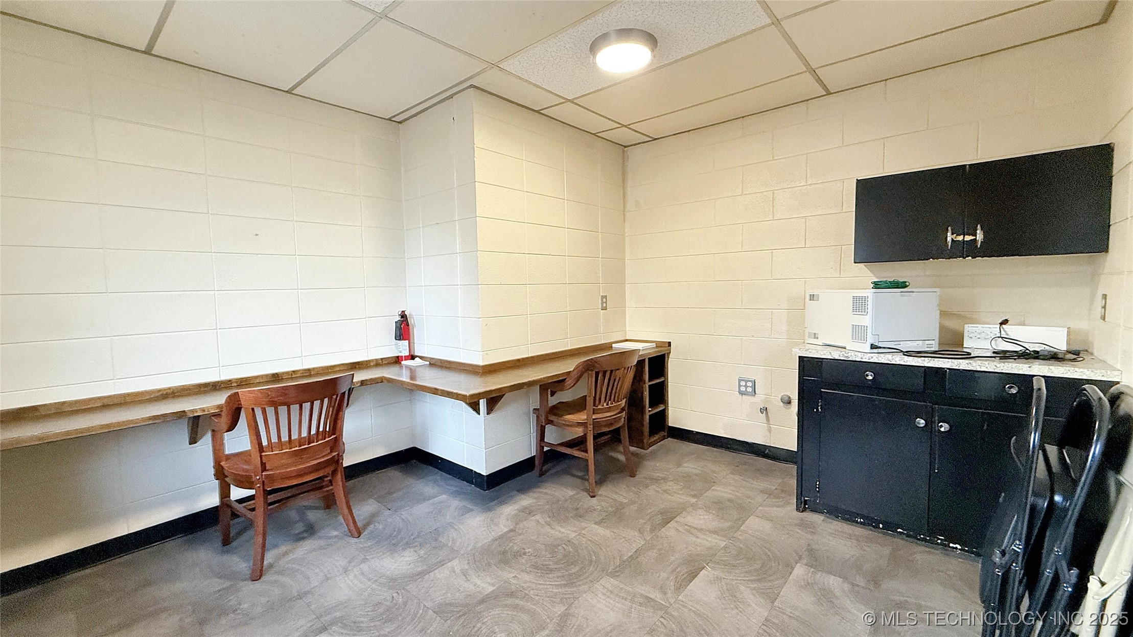 1001 W Broadway Street Property Photo 9