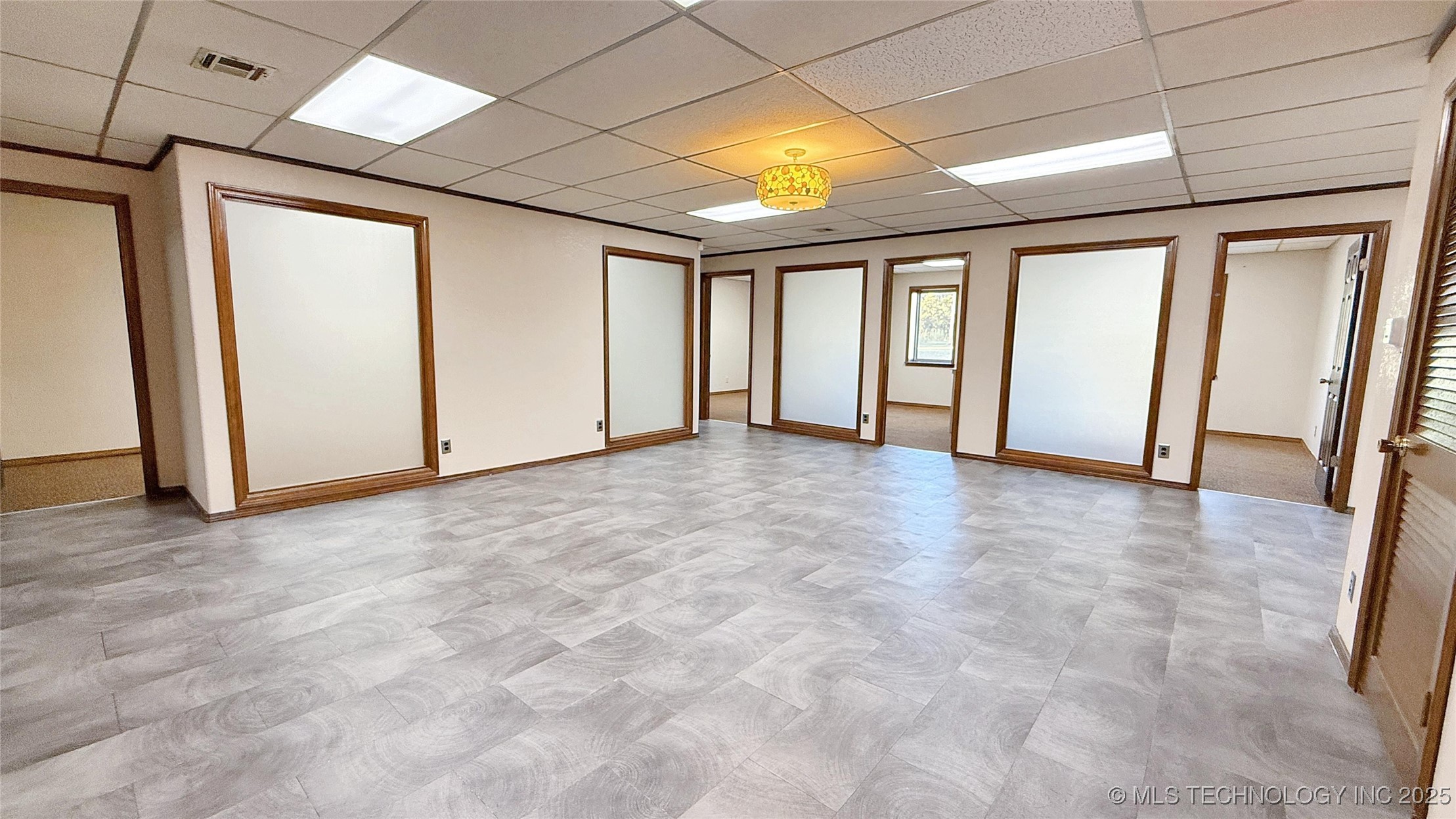 1001 W Broadway Street Property Photo 11