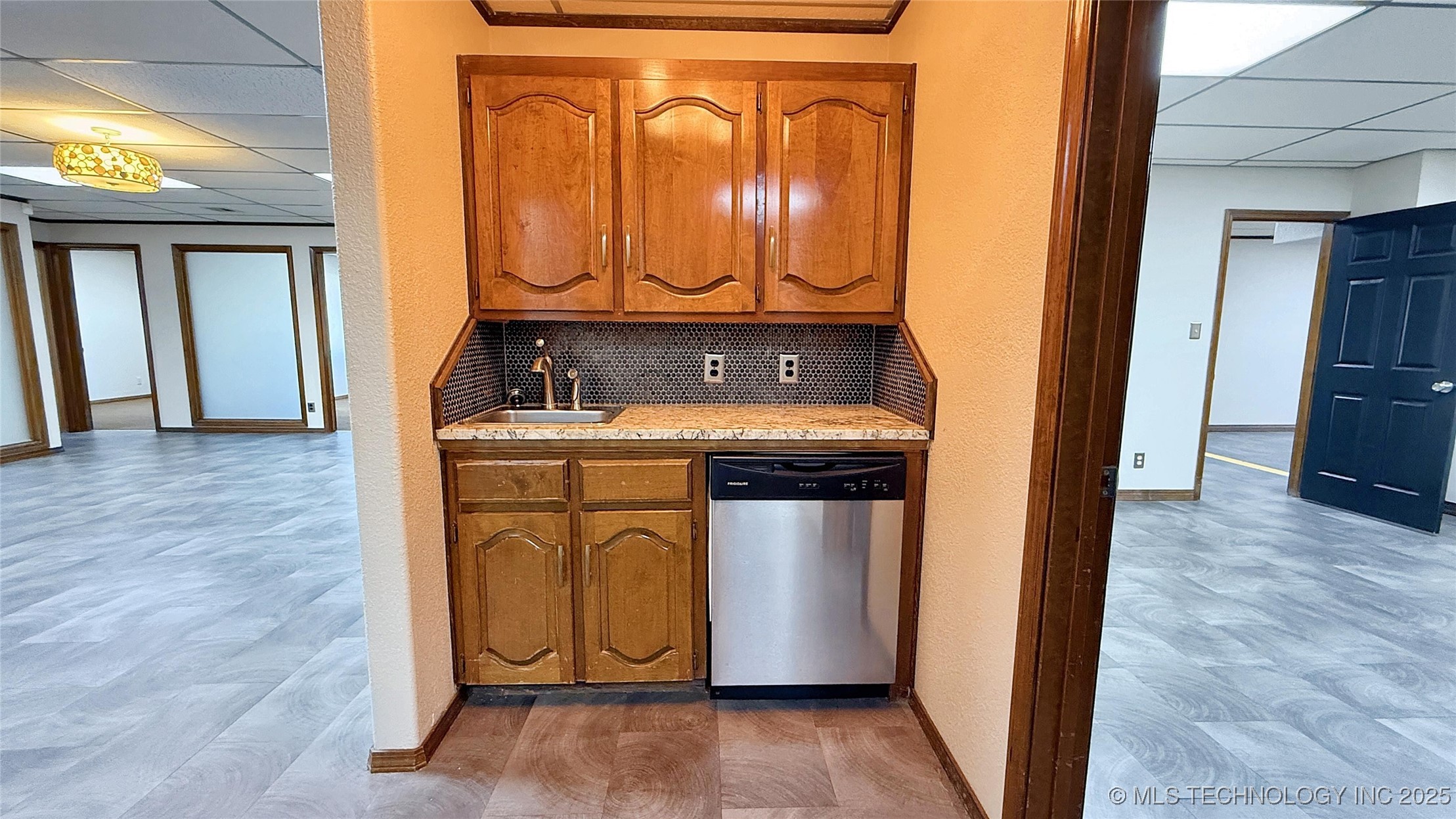 1001 W Broadway Street Property Photo 12