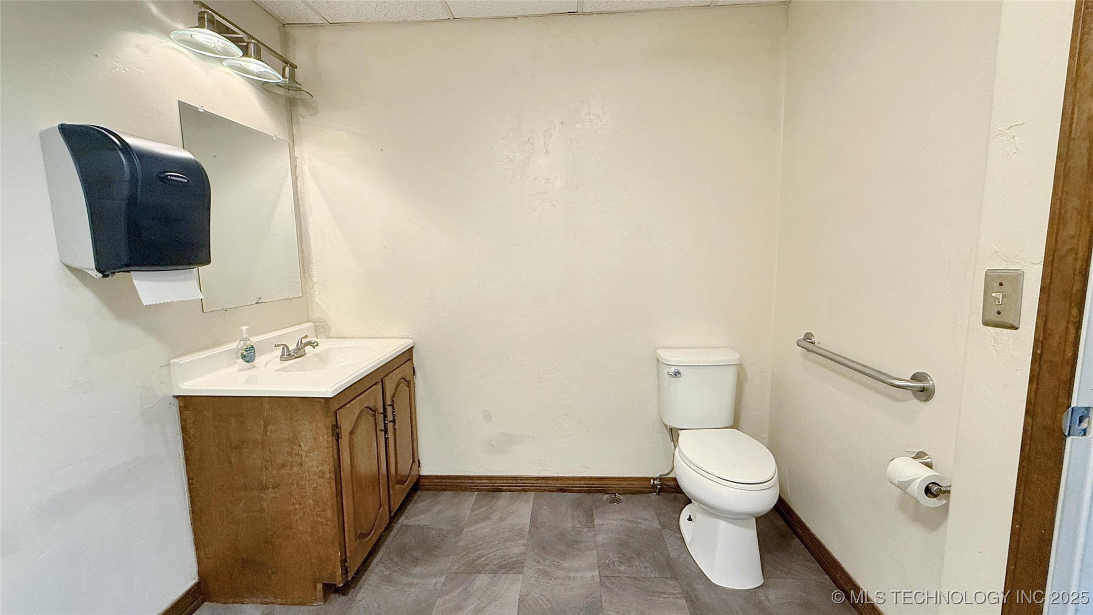 1001 W Broadway Street Property Photo 15