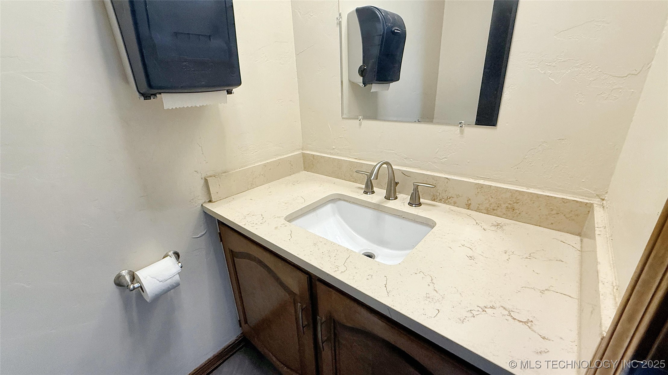 1001 W Broadway Street Property Photo 16