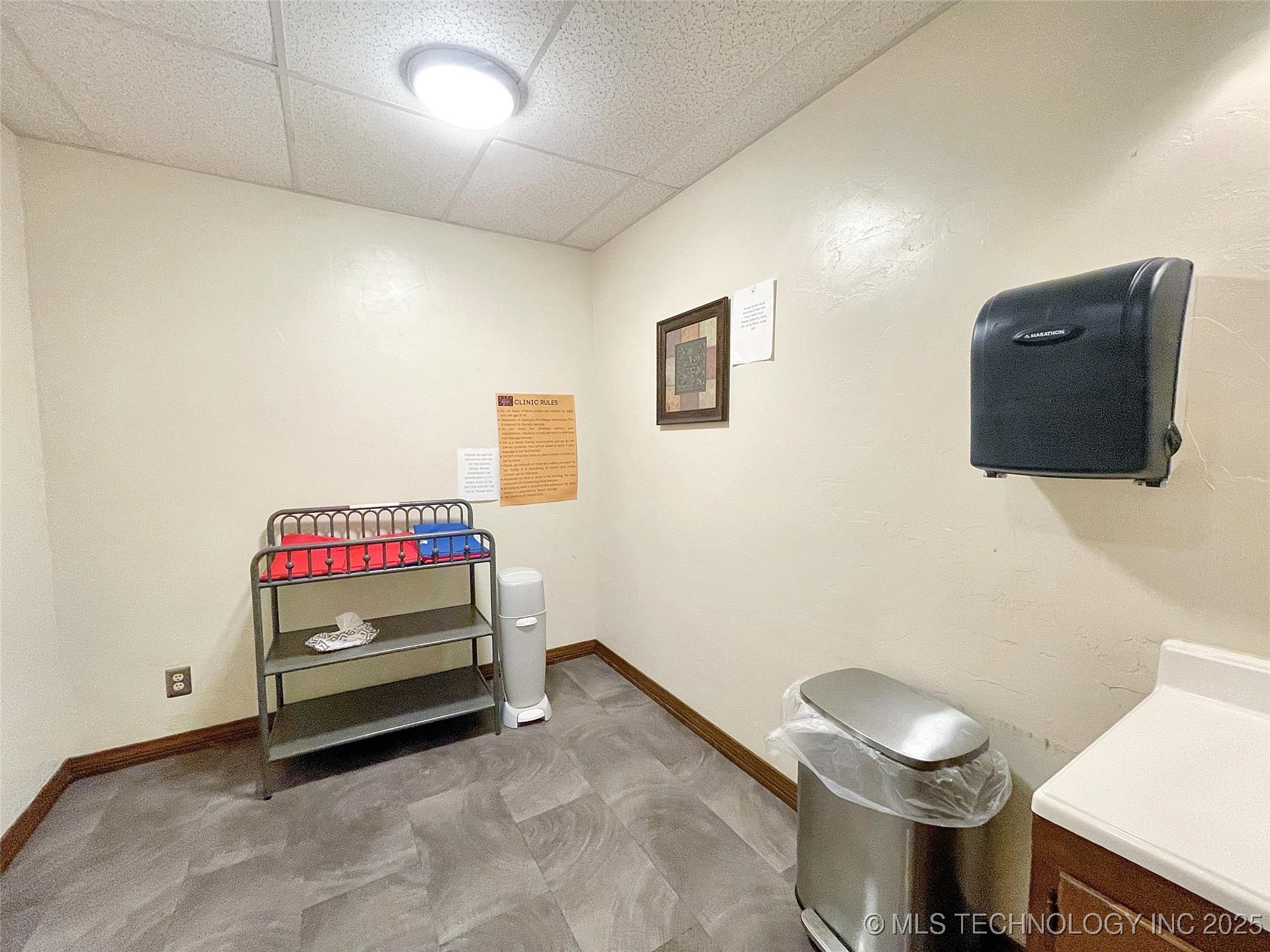 1001 W Broadway Street Property Photo 25