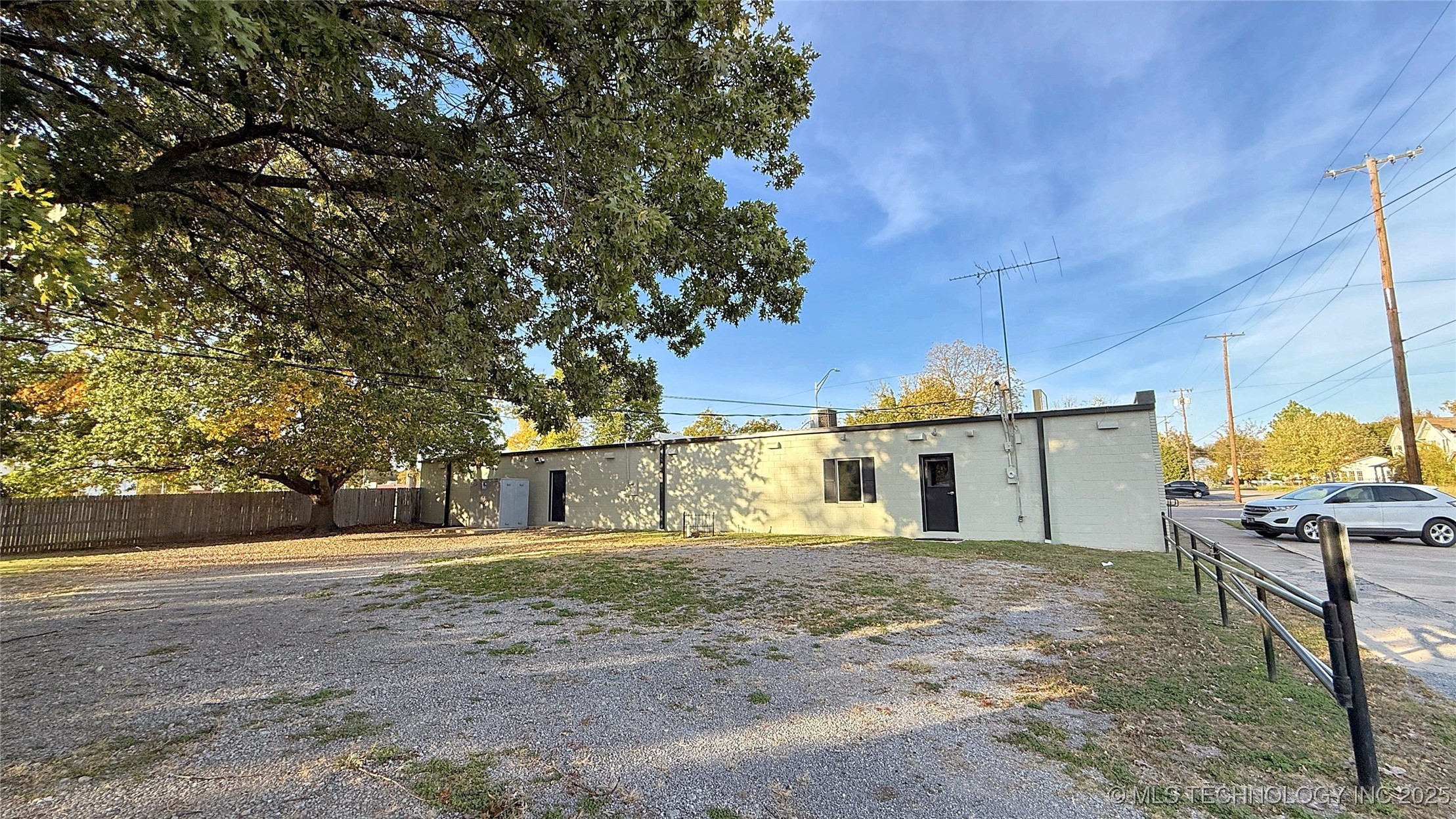 1001 W Broadway Street Property Photo 36