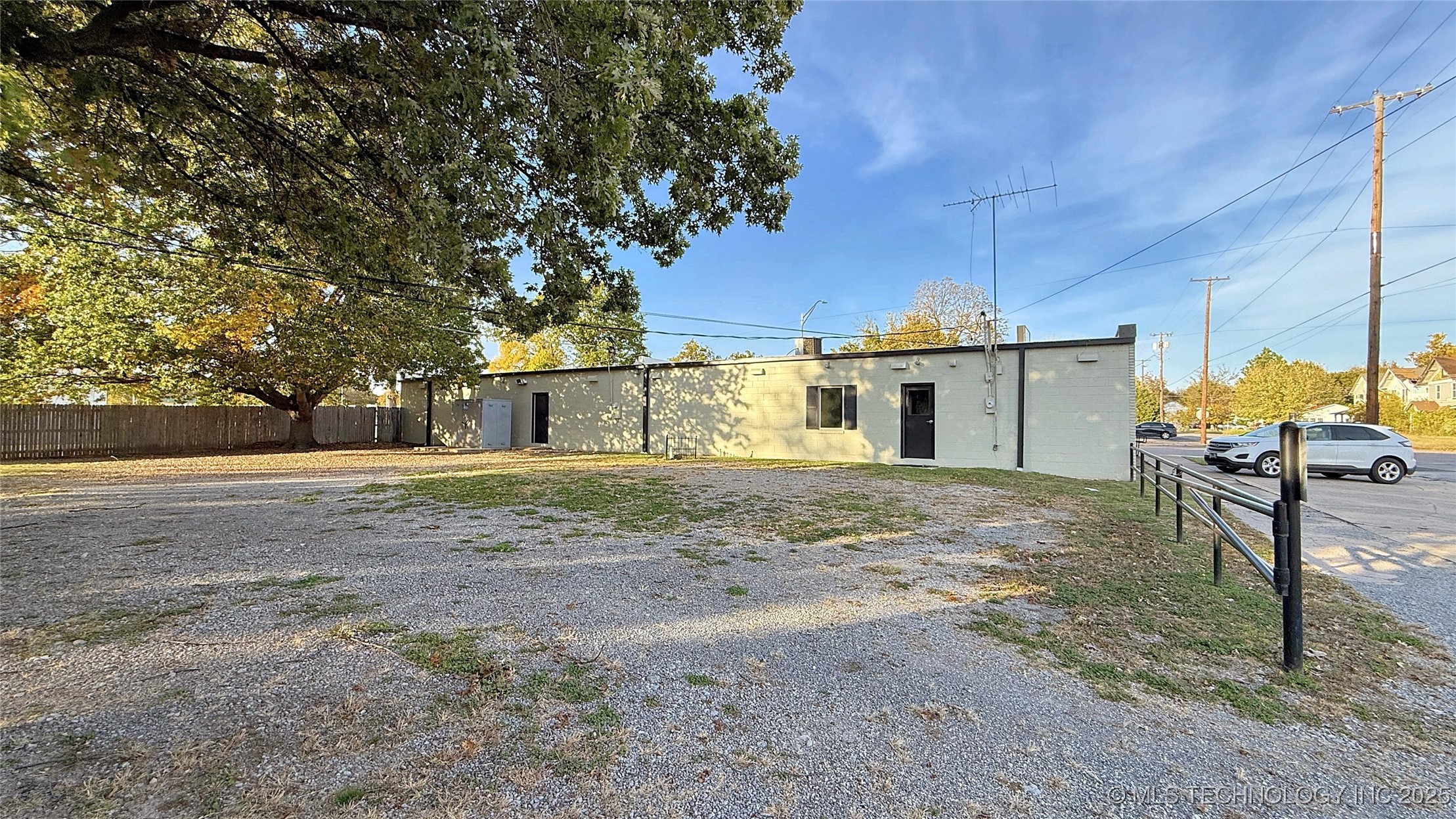 1001 W Broadway Street Property Photo 37