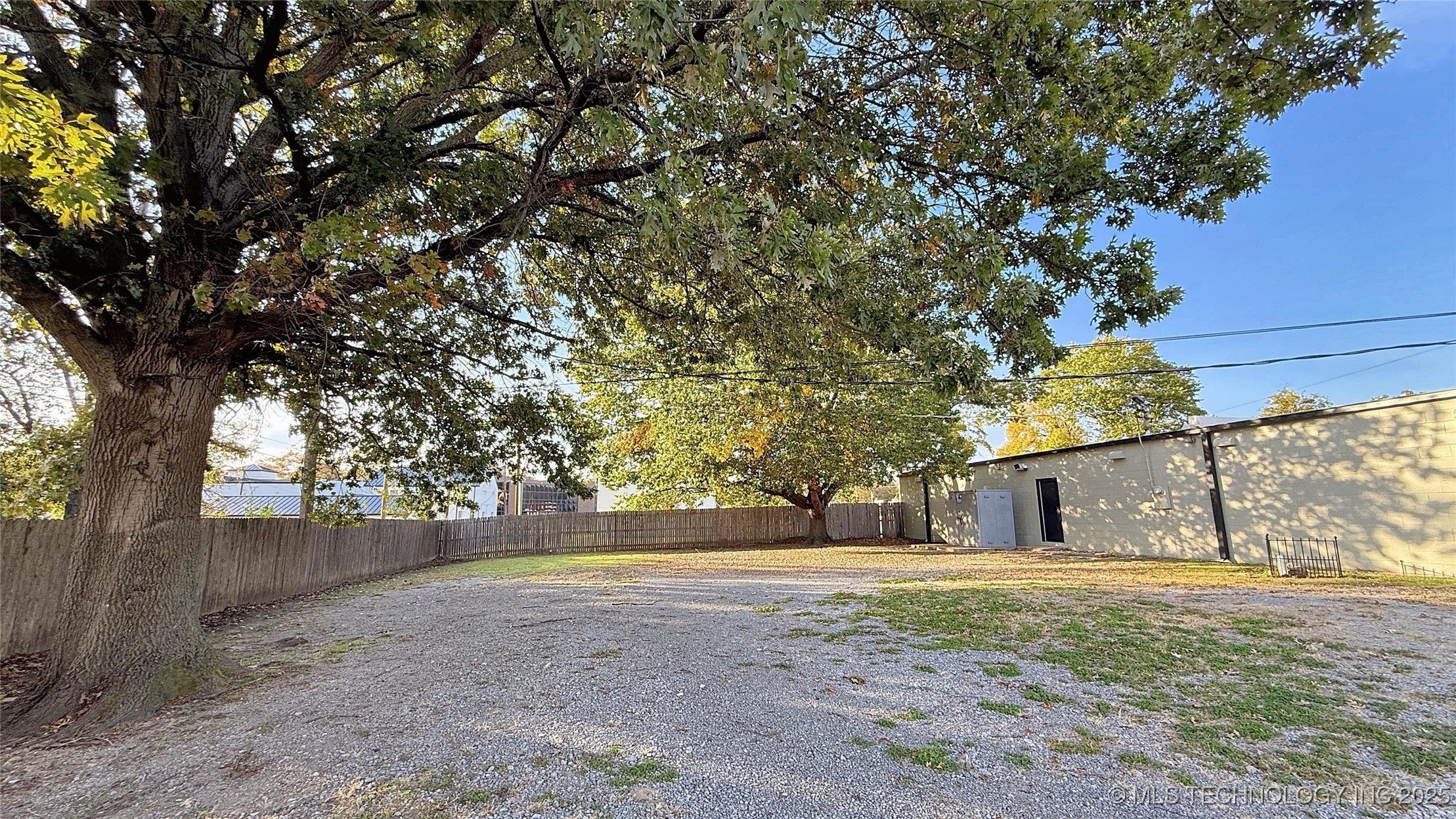 1001 W Broadway Street Property Photo 38